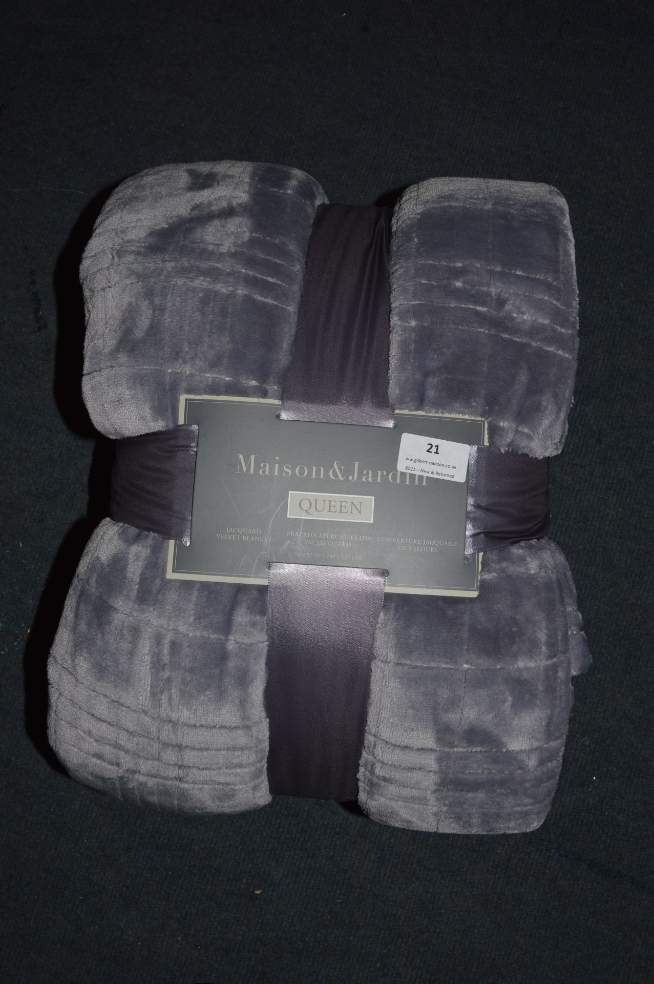 *Maison & Jardin Queen Size Velvet Blanket