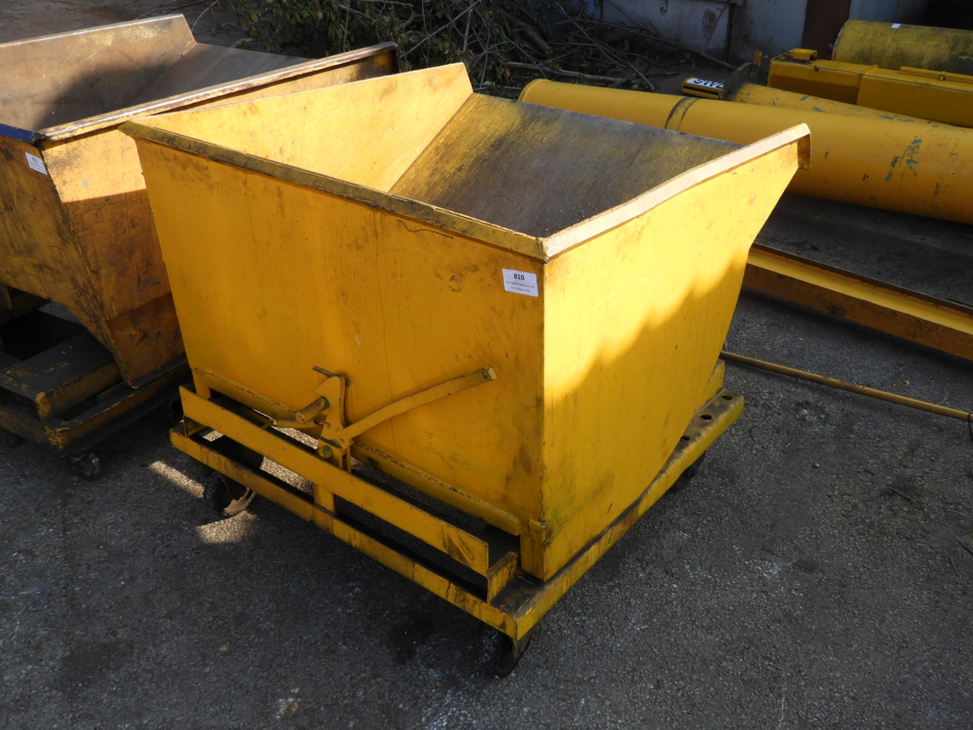 *Forklift Mountable Tipping Stillage on Wheels