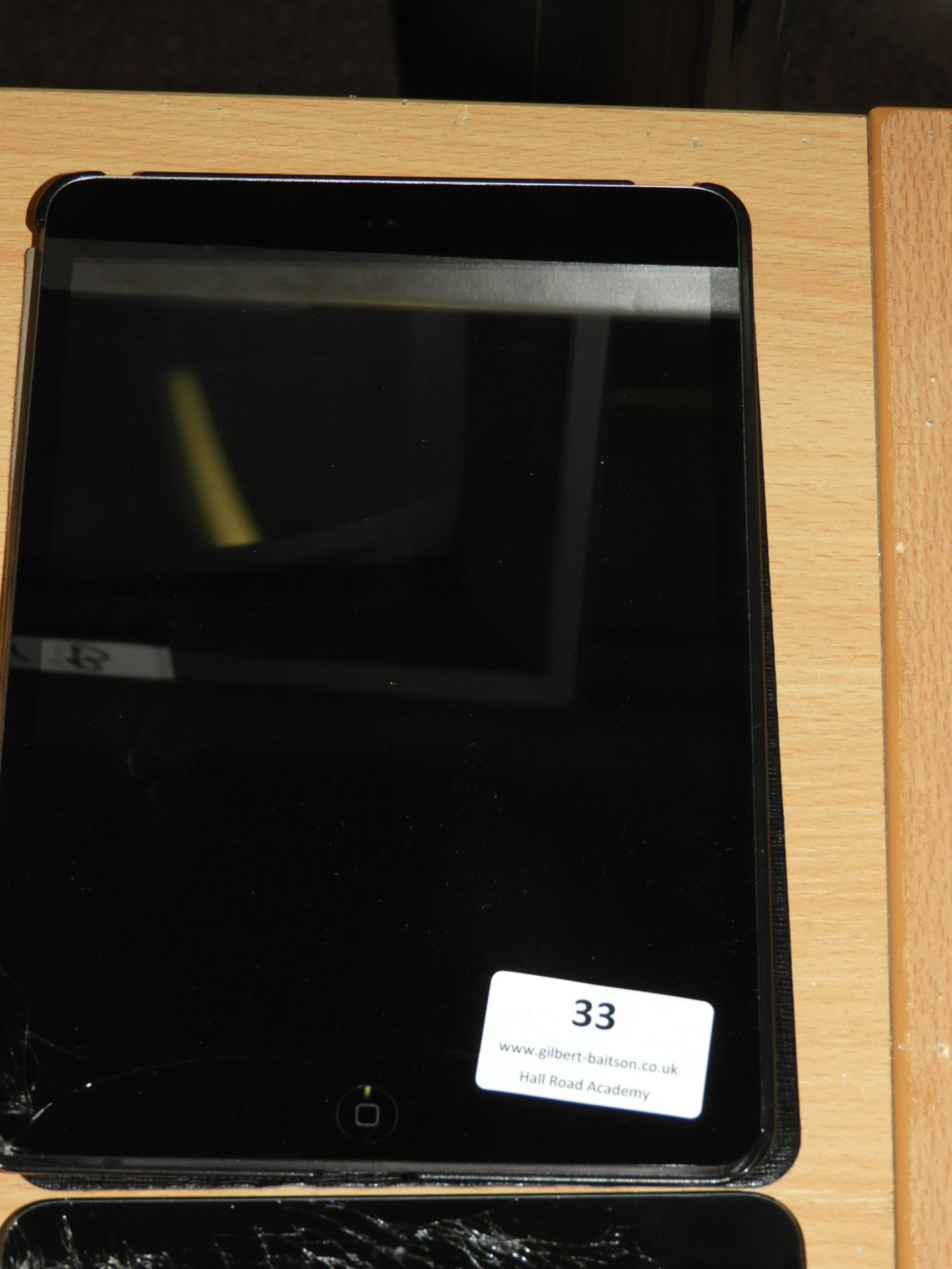 *Apple iPad Model:A1432 in Case