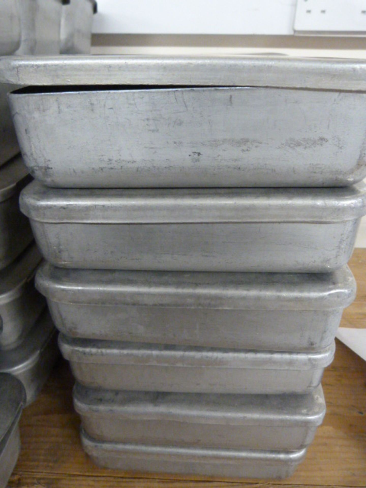 *Six BS Tins with Lid 26x20x5cm