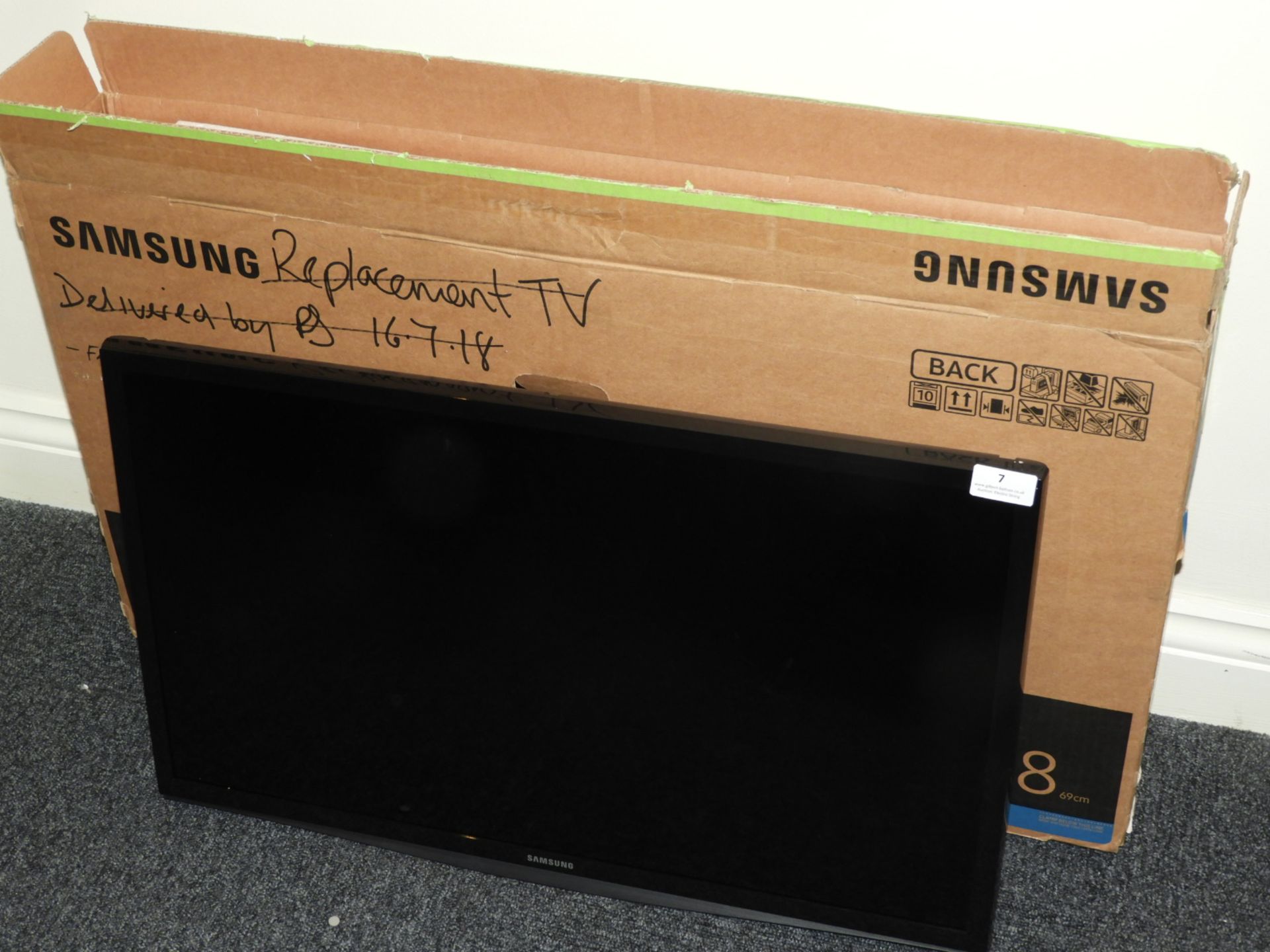 *Samsung UE28J4100AK 28" TV with Wall Bracket