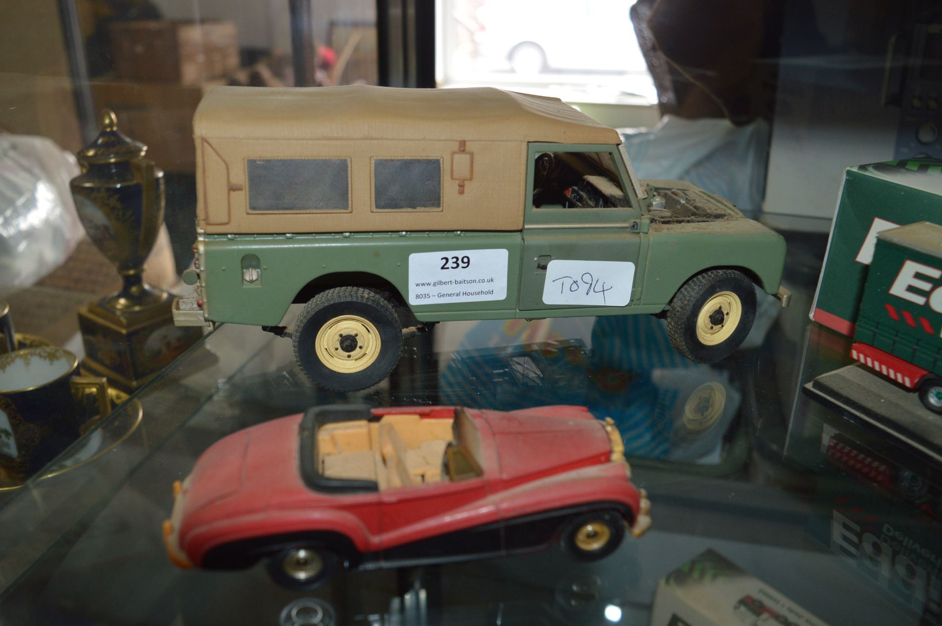 *Diecast Model Land Rover and Corgi Model Rolls Ro