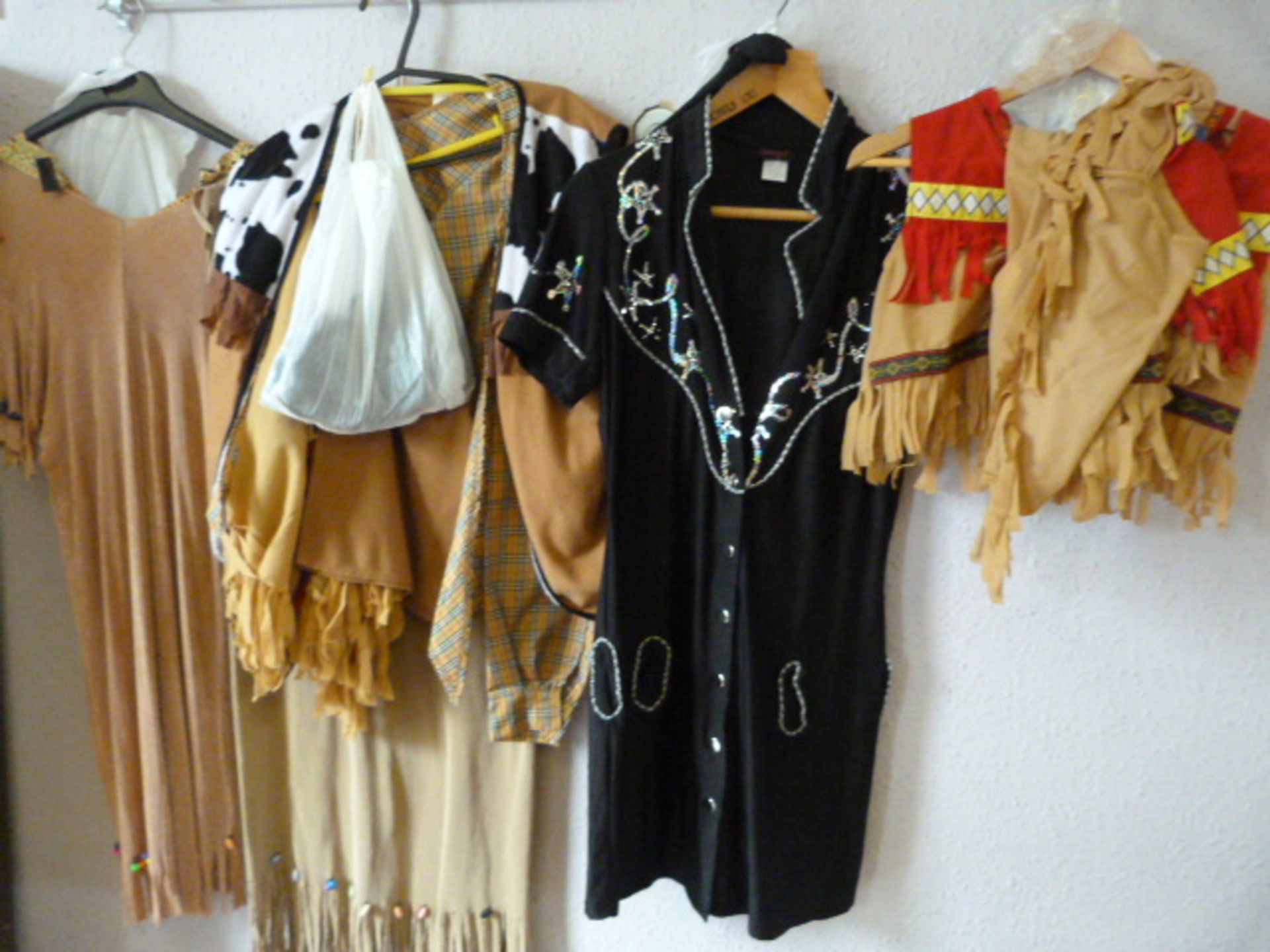 *Five Cowboys & Indians Costumes