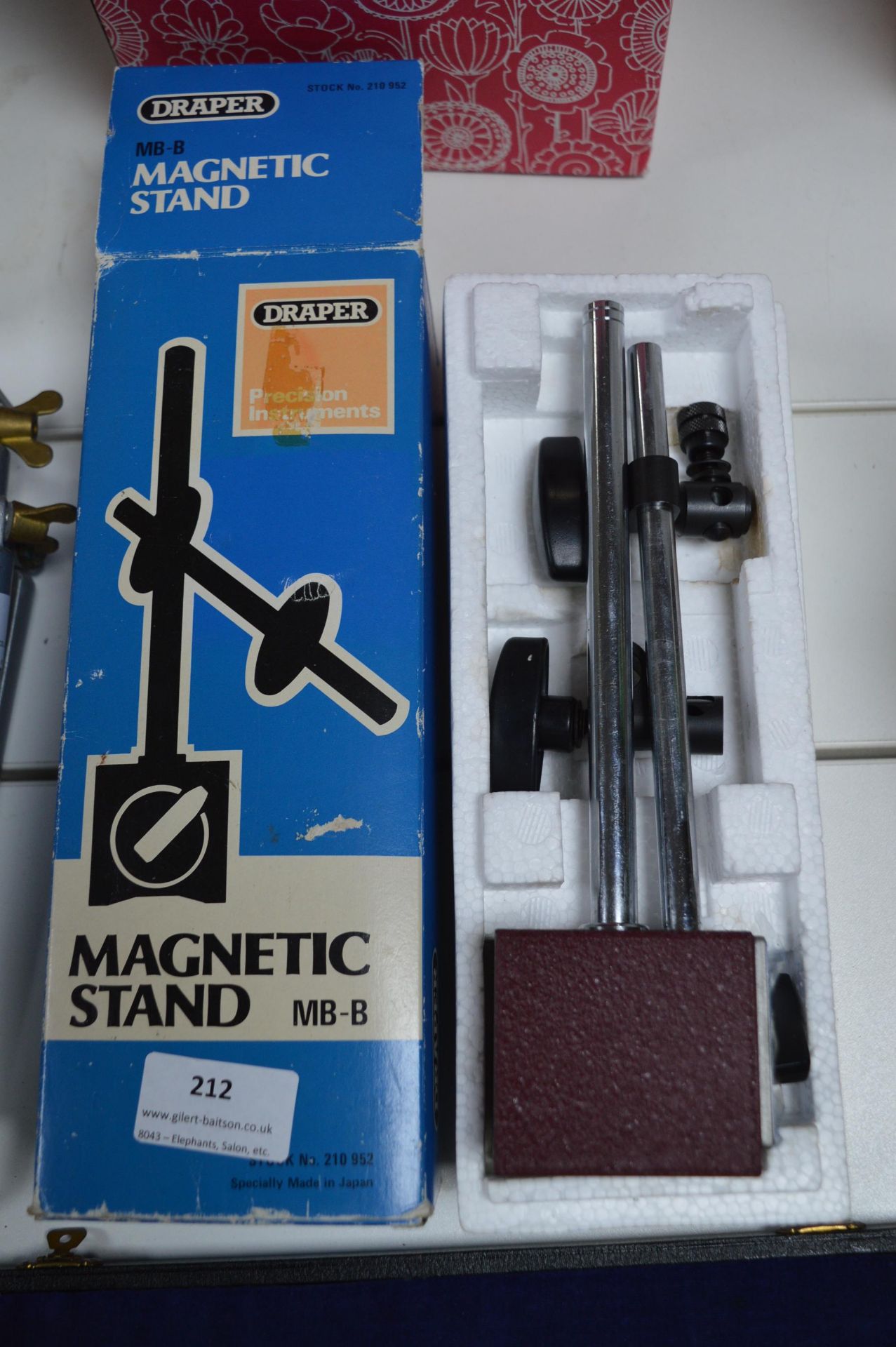 Draper Magnetic Stand