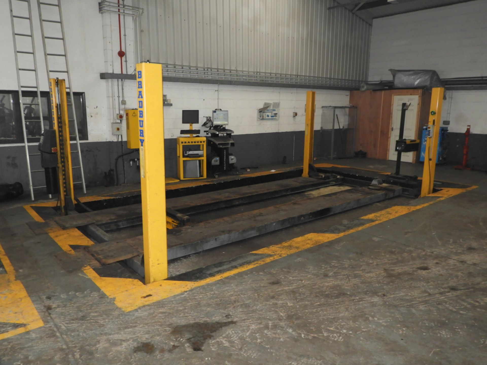 *Class 7 MOT Bay Complete with Four Post Ramp, Jacking Beam, Rolling Road...