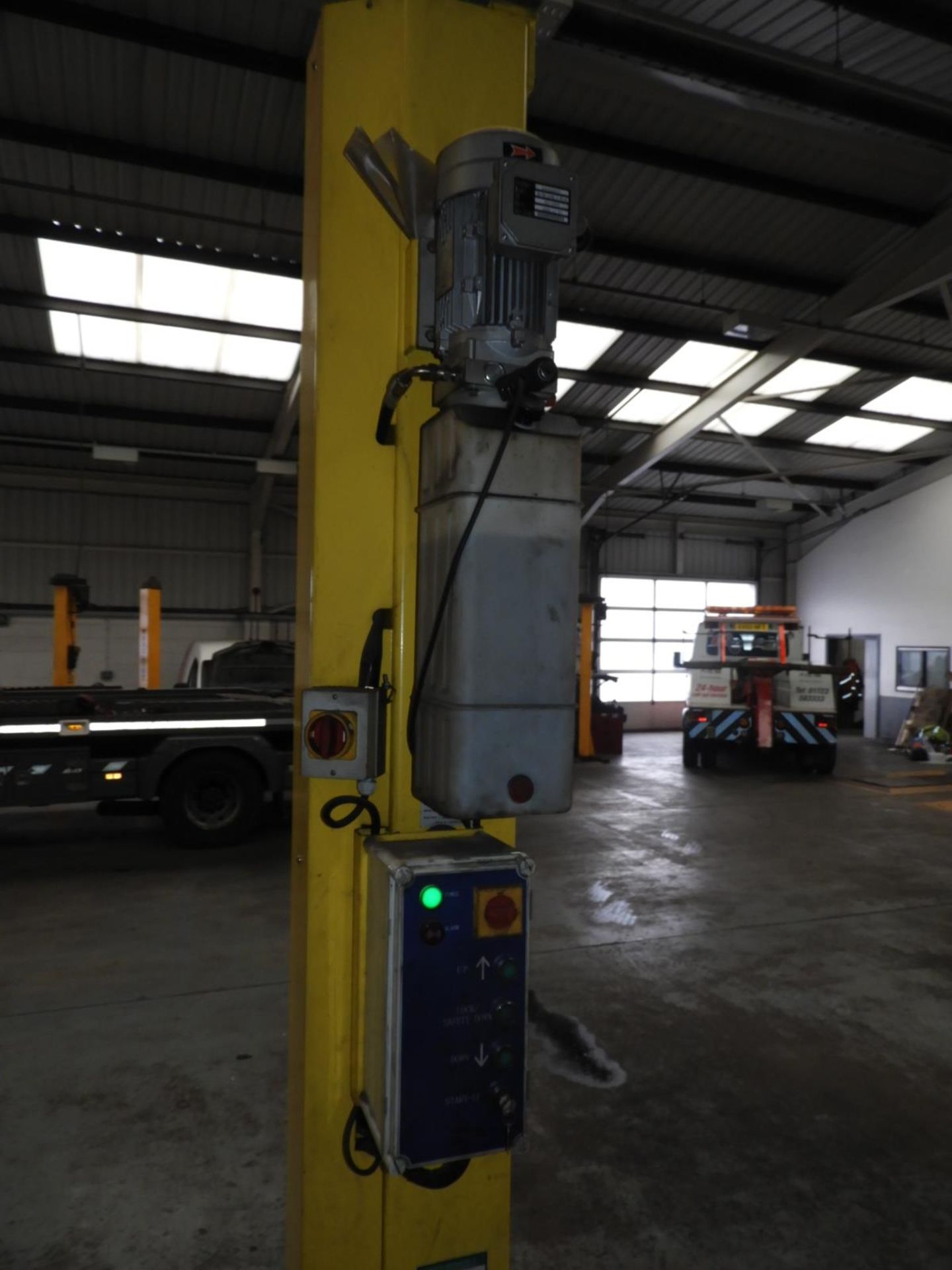 *Dunlop DL45 4 Tonne Two Post Lift YoM:2009 - Image 2 of 2
