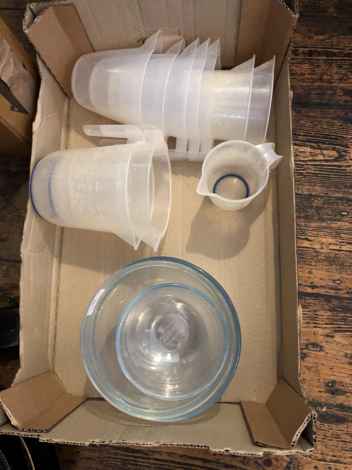 Box Containing Ten Plastic Jugs and Four Pyrex Bow