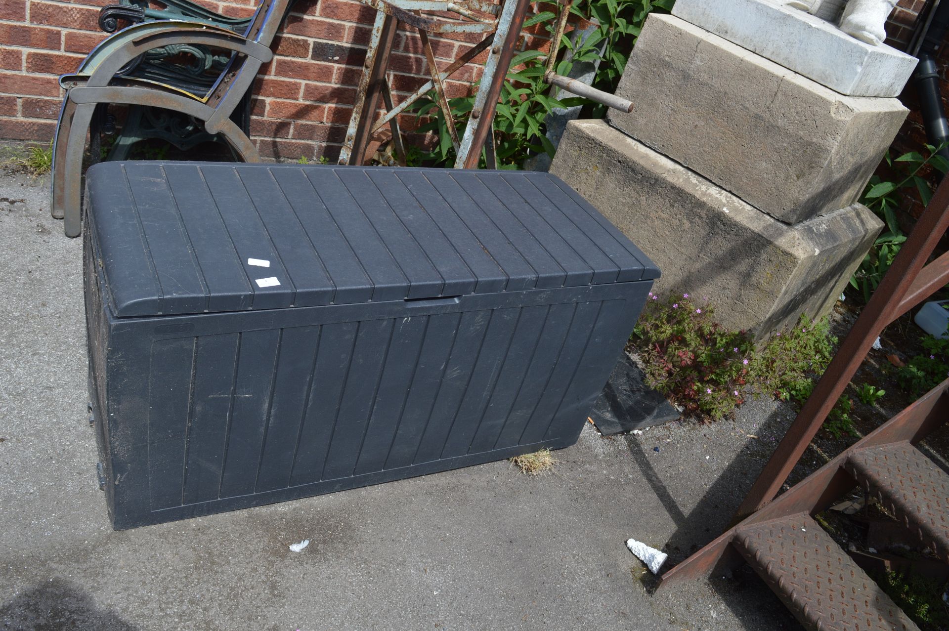 Black Keter Garden Box