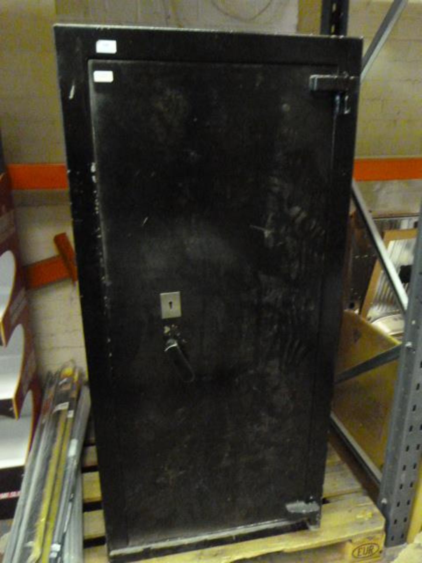 *Large Safe 69x70x145cm