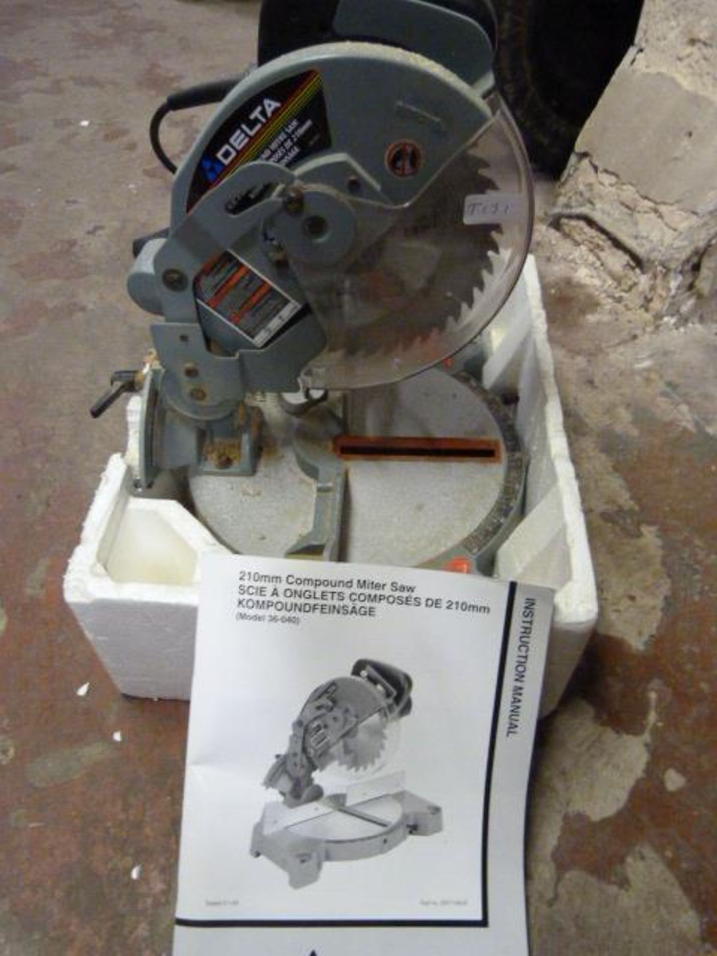 Delta 210mm Compound Mitre Saw