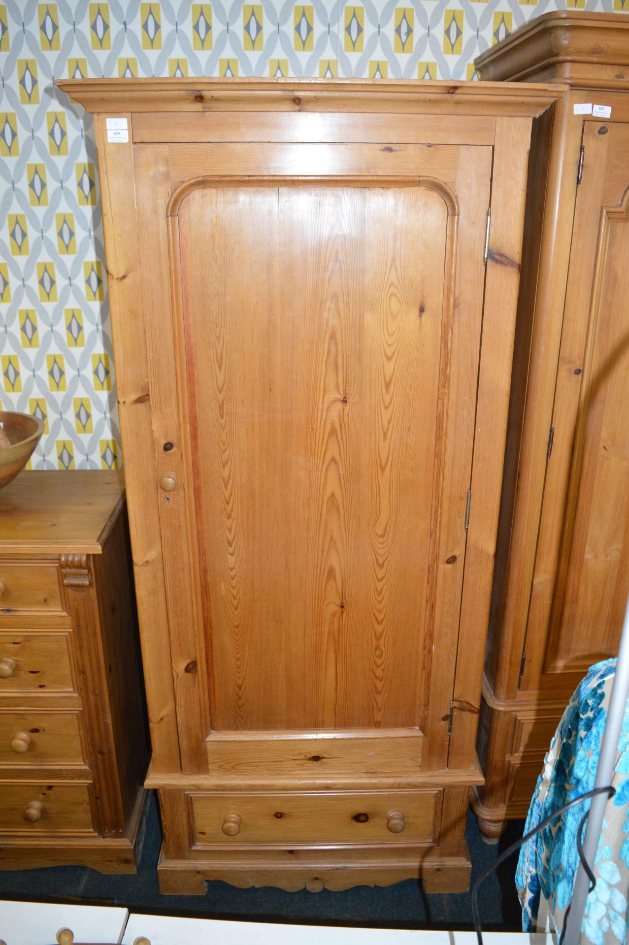 Silbe Wardrobe with One Drawer