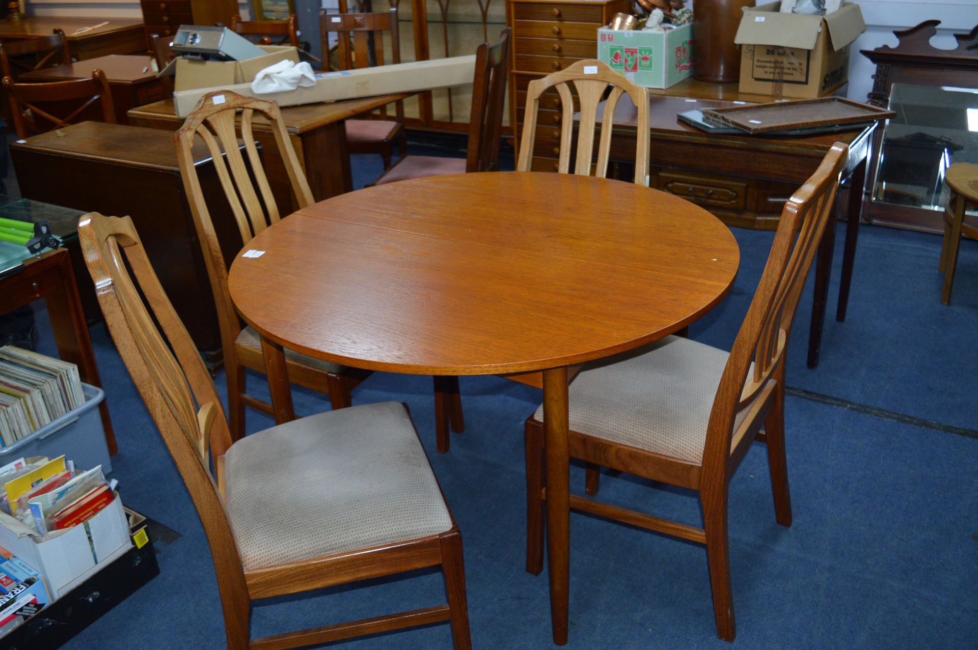 Circular Oak Dining Table and Four Chair