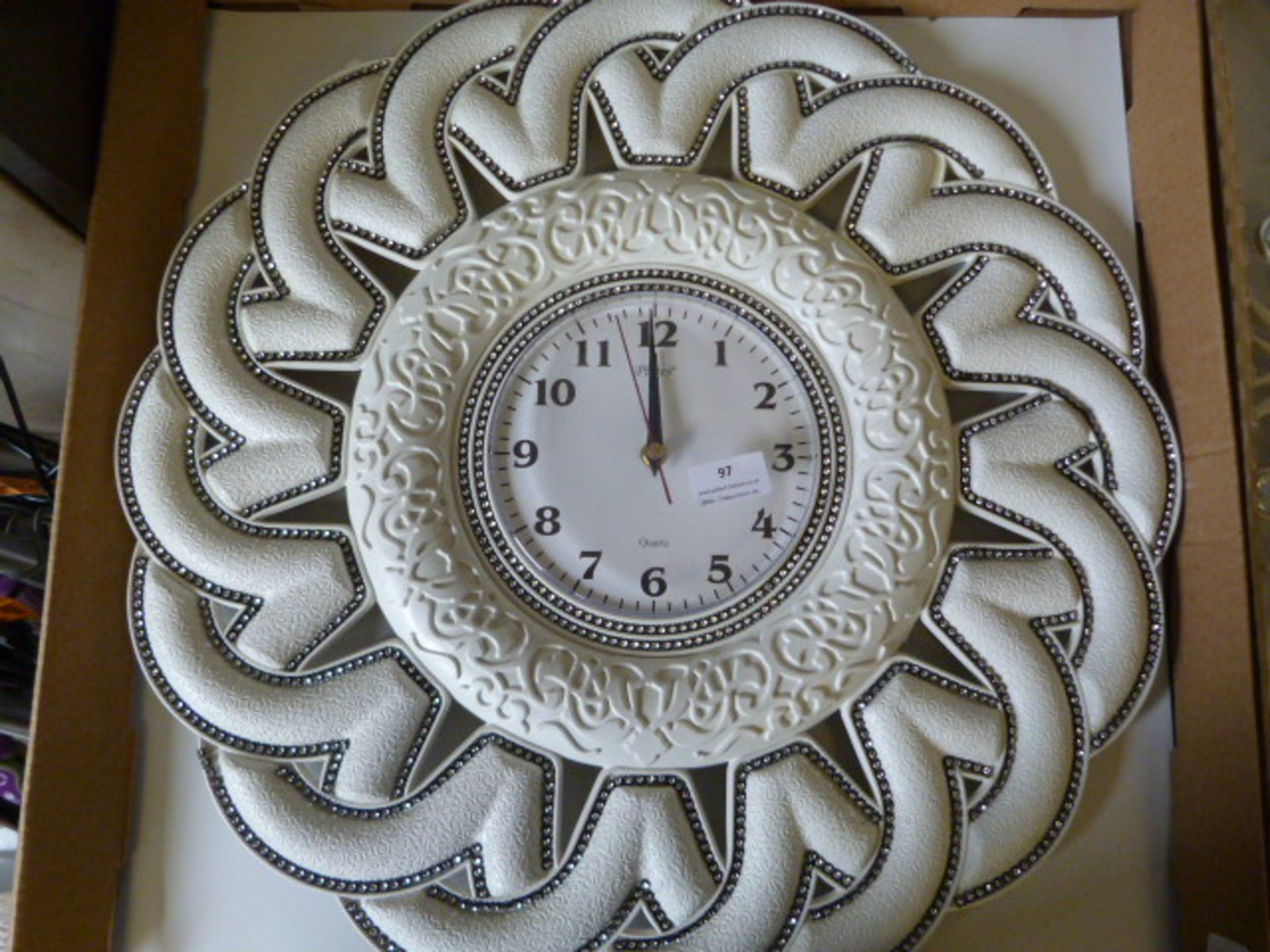 *Decorative Battery Powered Wall Clock