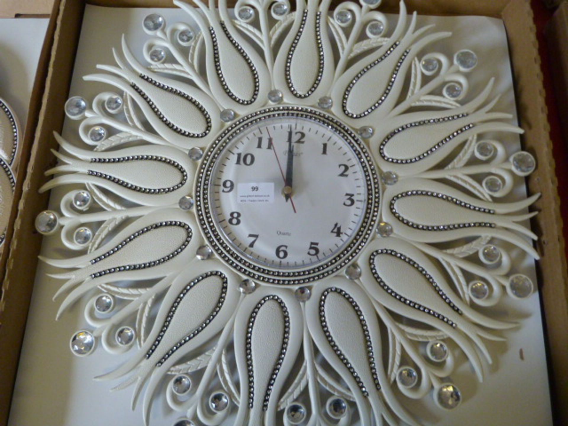 *Decorative Battery Powered Wall Clock