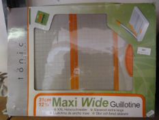 31cm Maxi Wide Guillotine