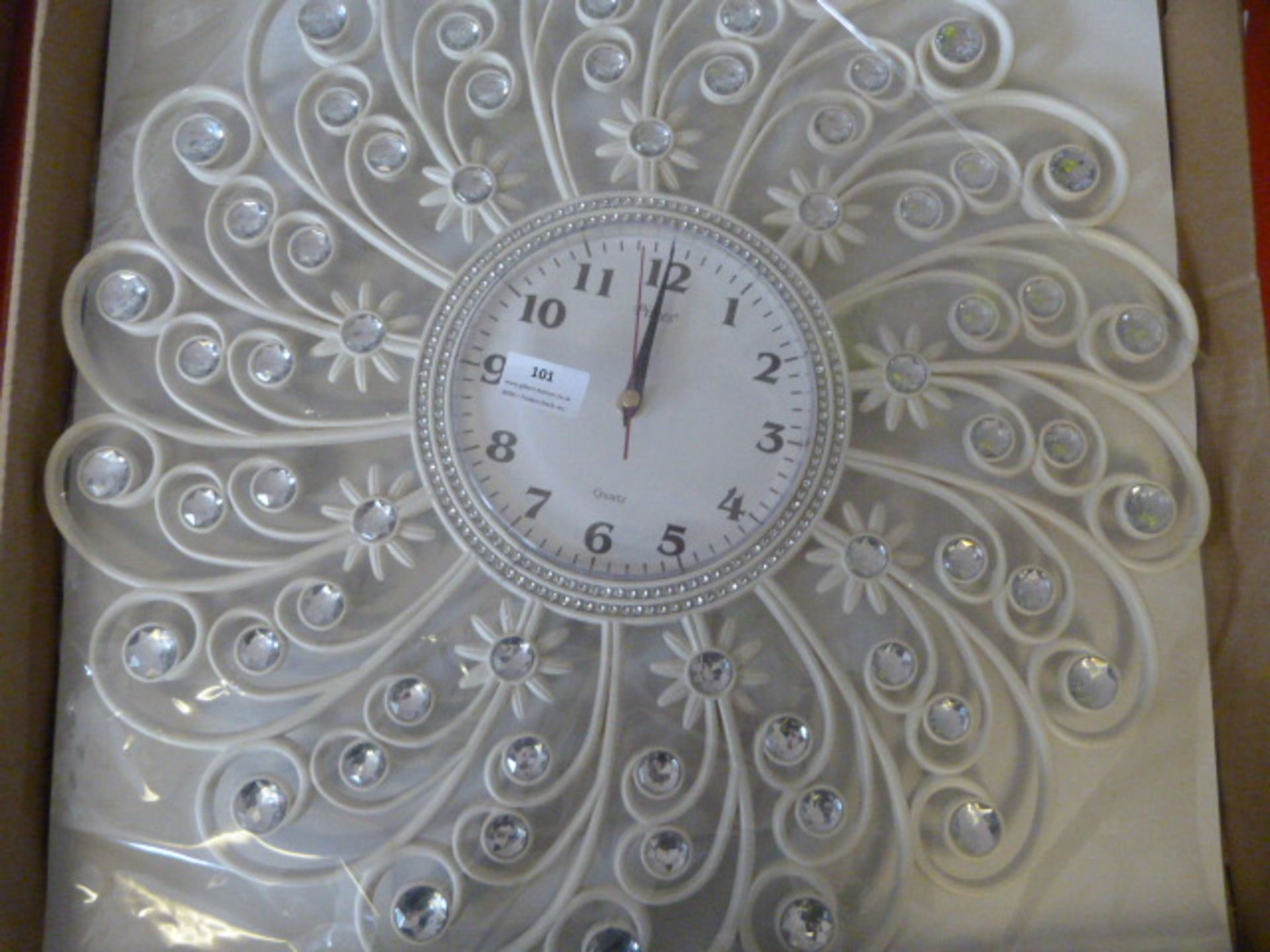 *Decorative Battery Powered Wall Clock