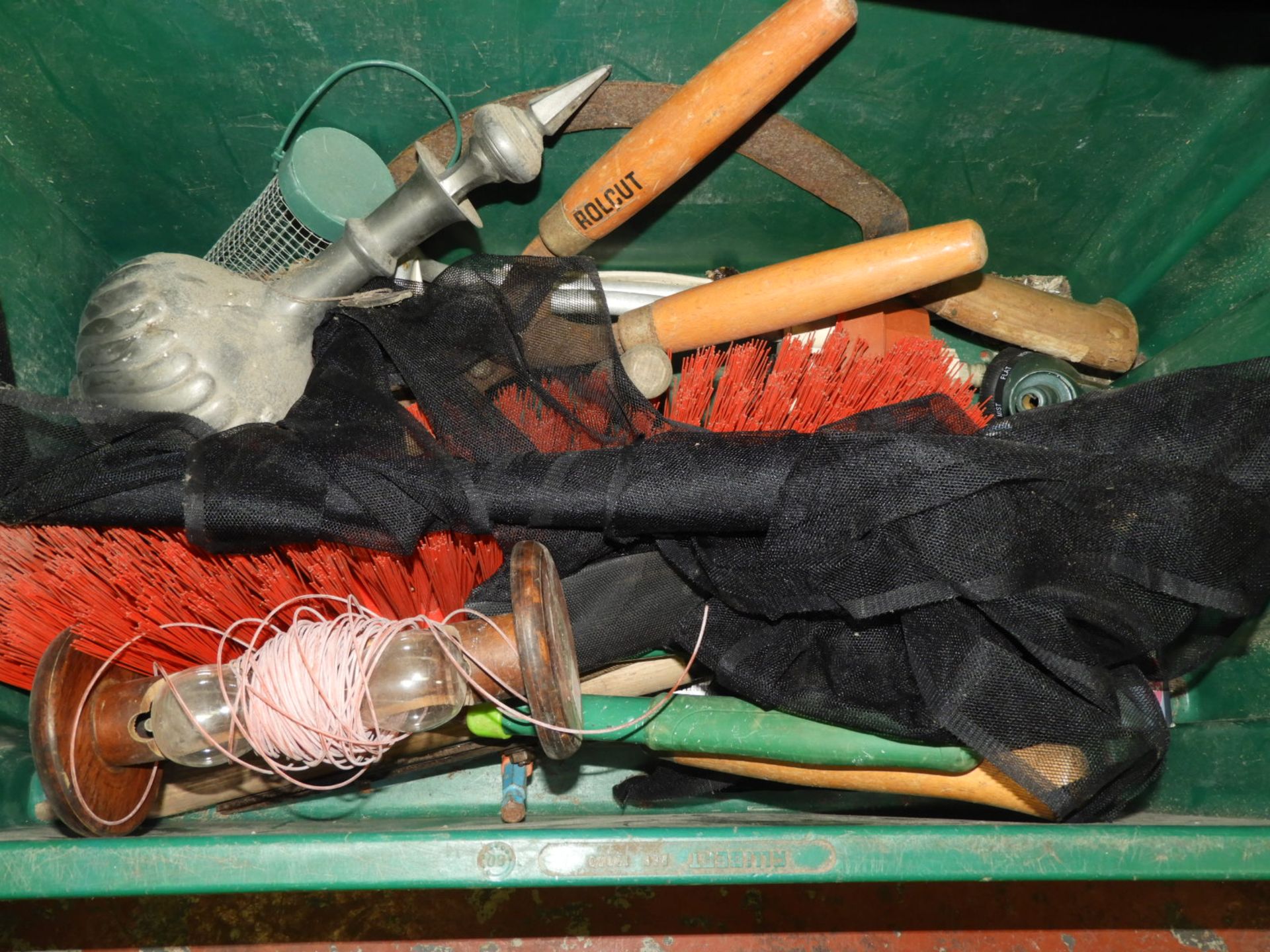 Box Containing Assorted Hand Tools Including Hedge