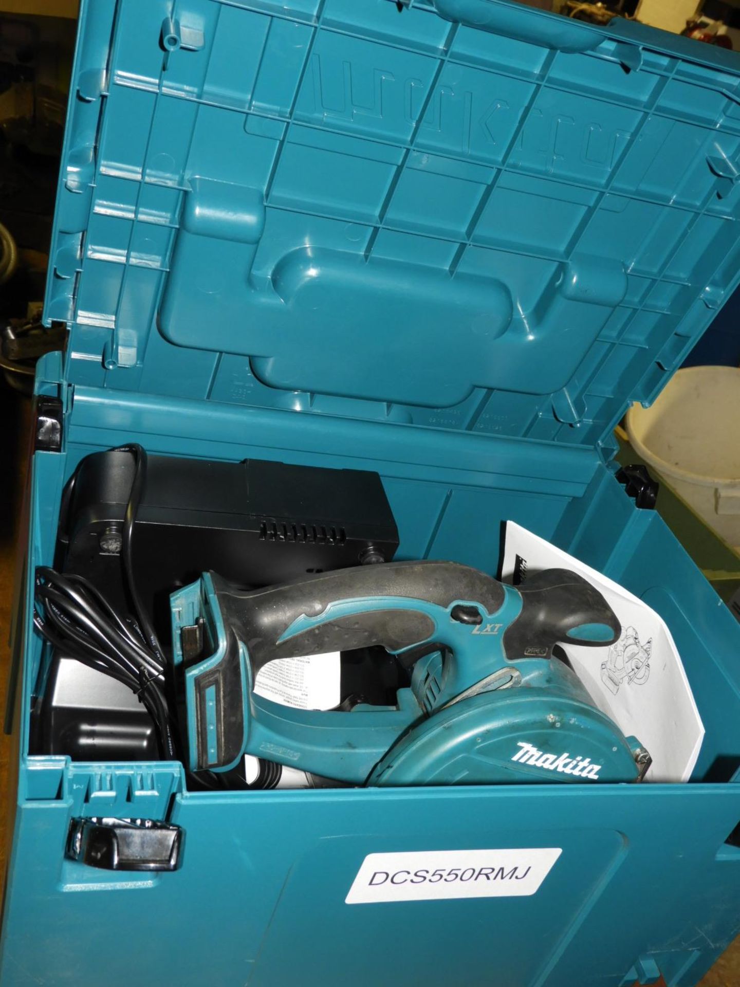 *Makita BCS550 Cordless Circular Hand Saw with Cha