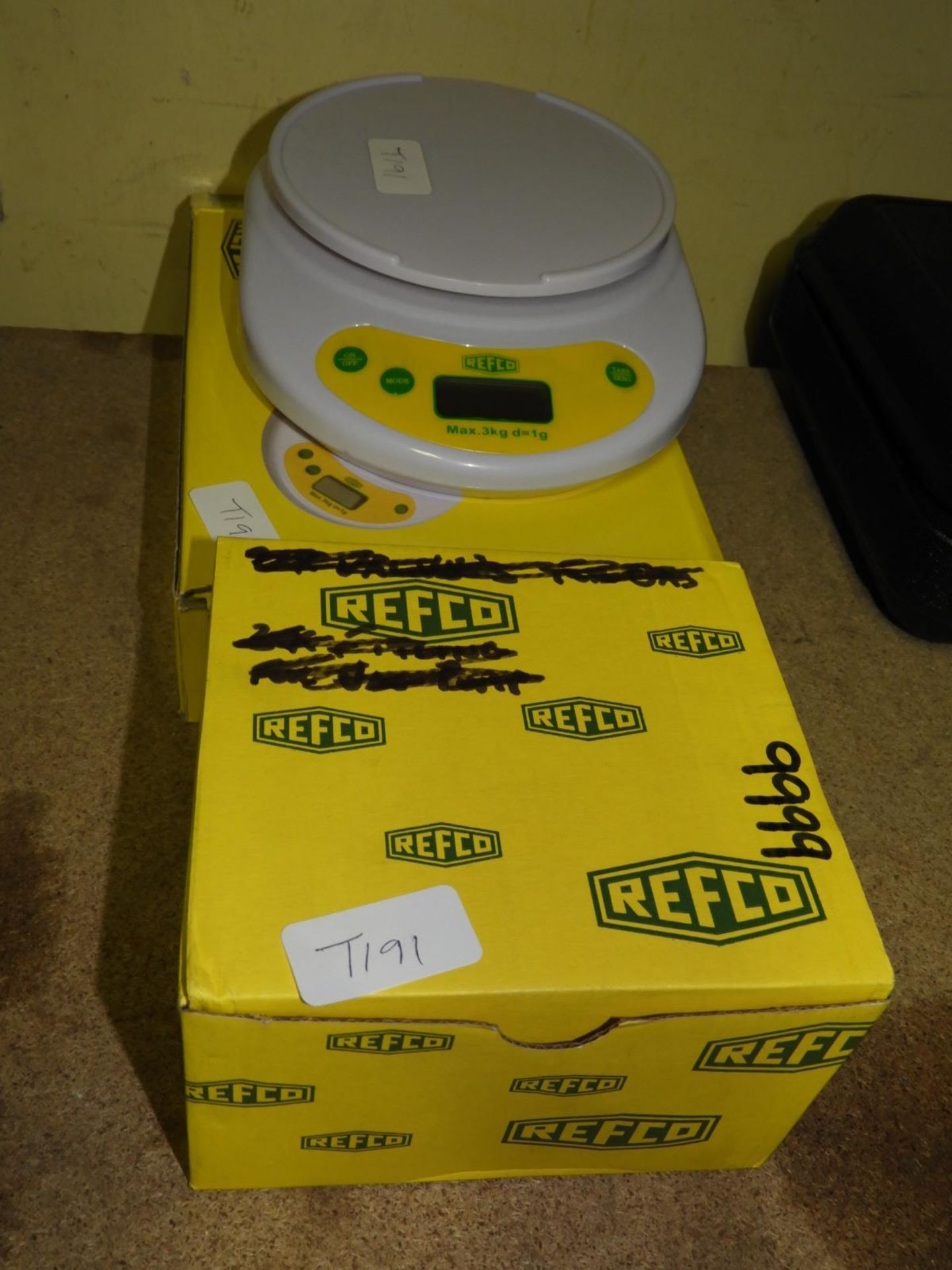 *Refco Set of Scales and a Refrigeration Cans Hold