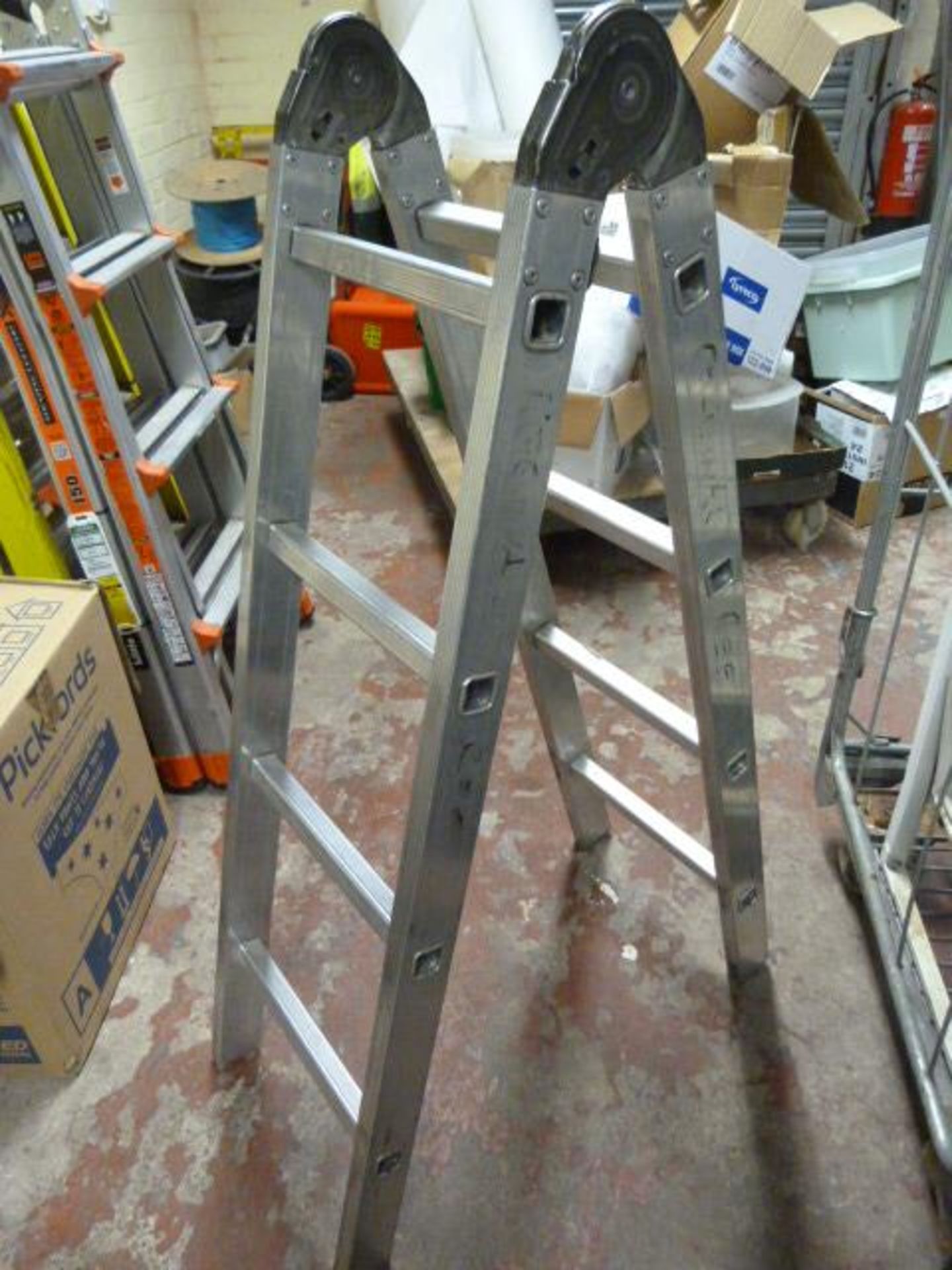 *Eight Tread Folding Ladder/Steps