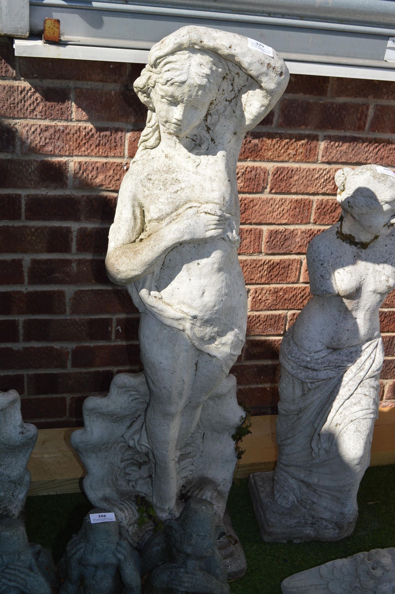 44" Garden Statue - Venus