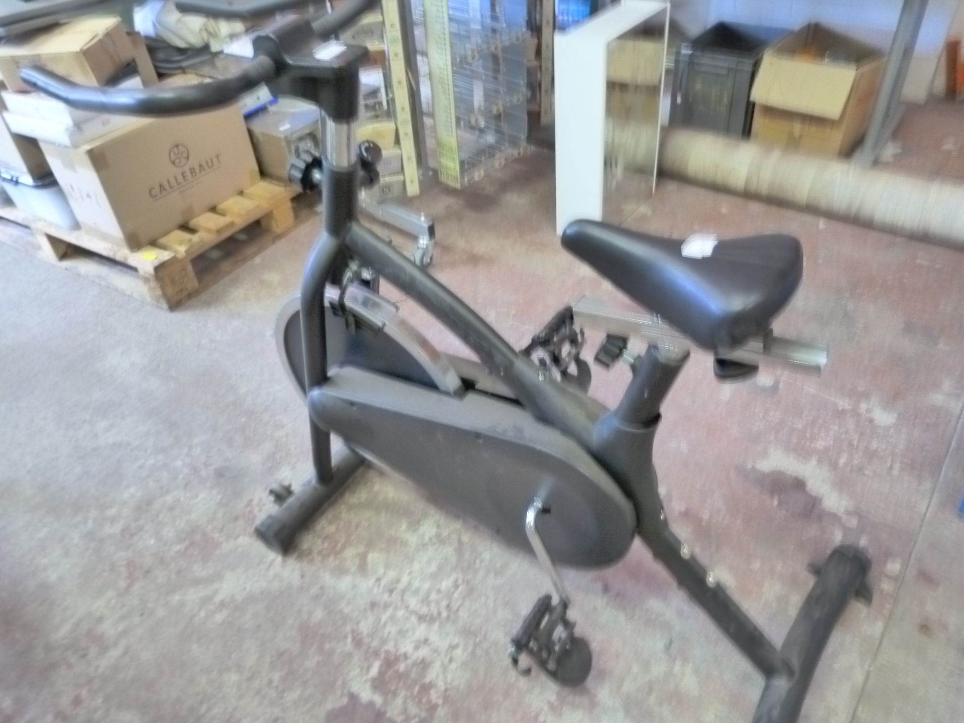 Black Unfixed Wheel Spin Bike