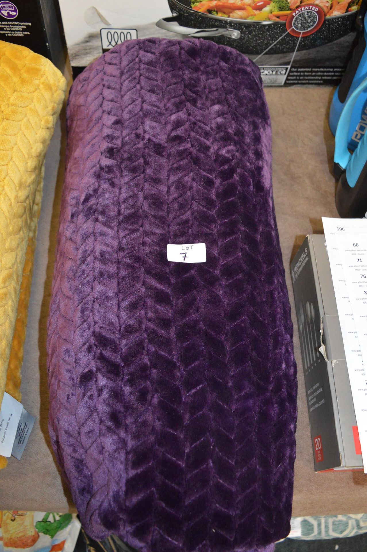 *Jacquard Velvet Throw (Purple)