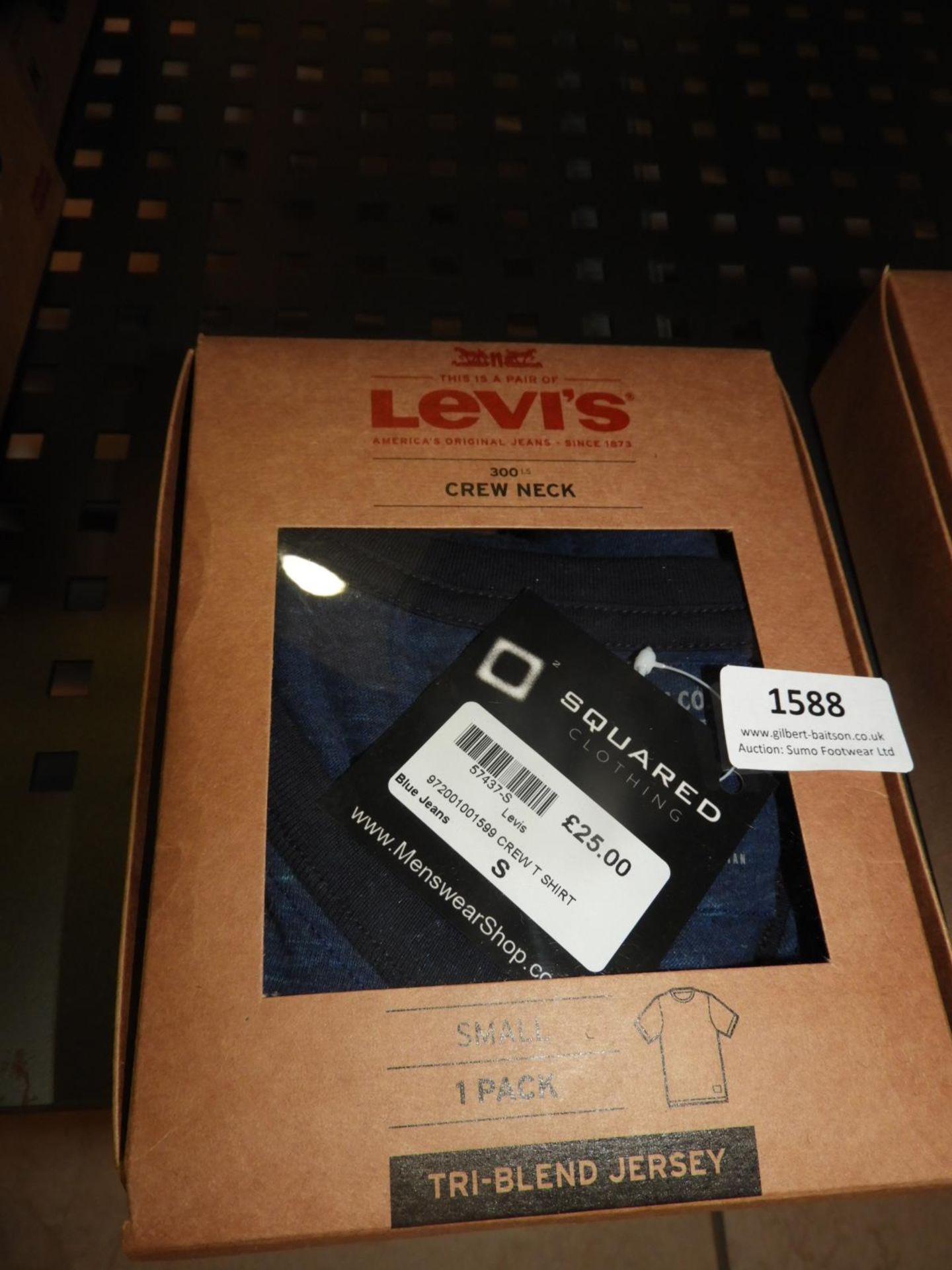 *Levi Crew Neck Comfort Fit T-Shirt Size: Small