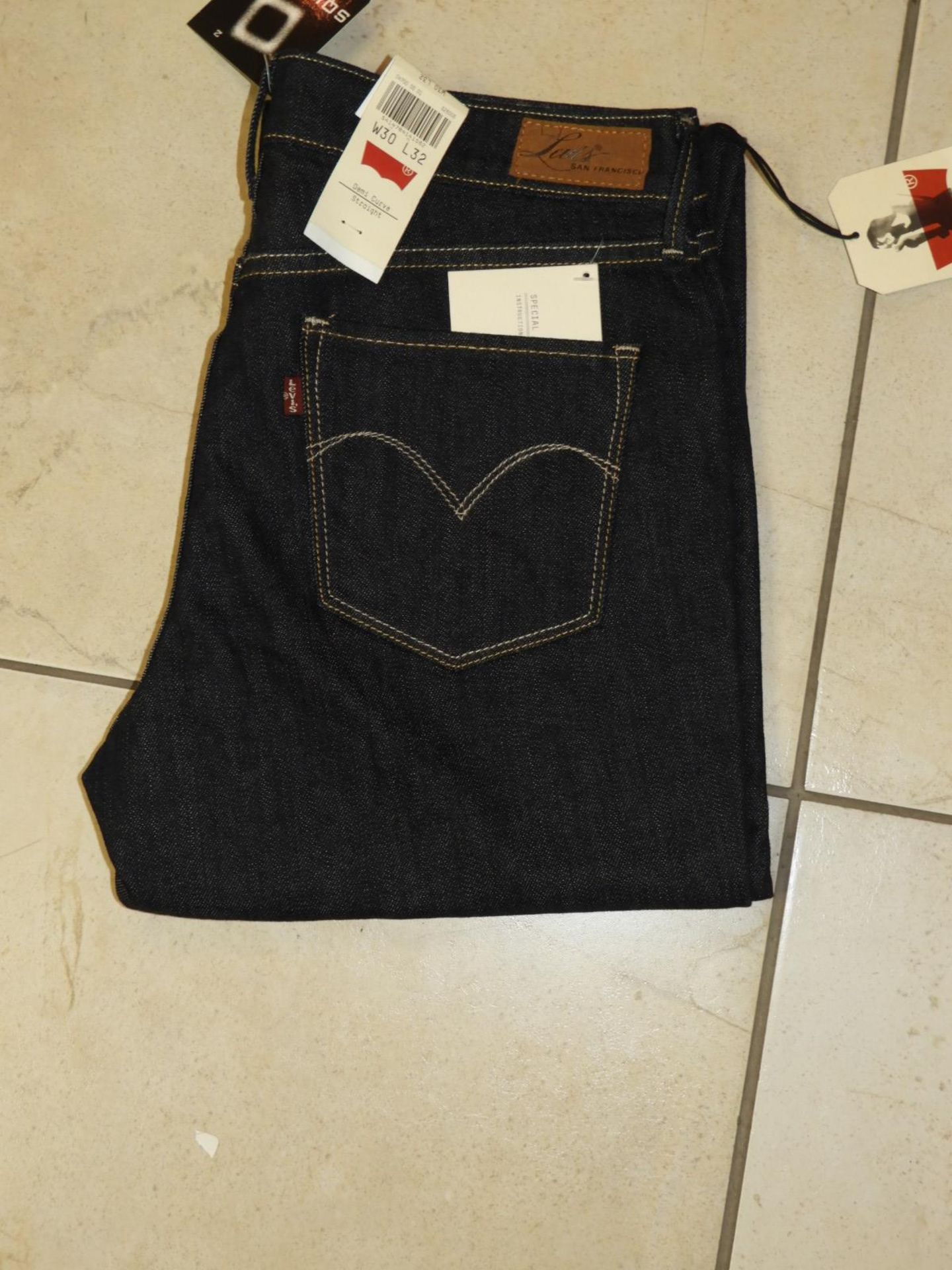 *Levi Ladies Jeans (New Rinse) Size: 30/32