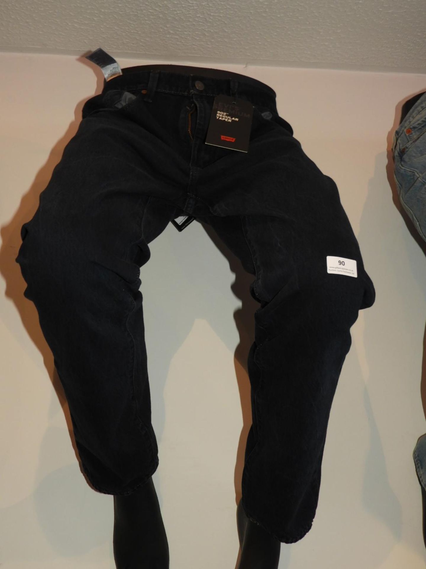 *Levi 502 Regular Taper Jeans Size: 34/30