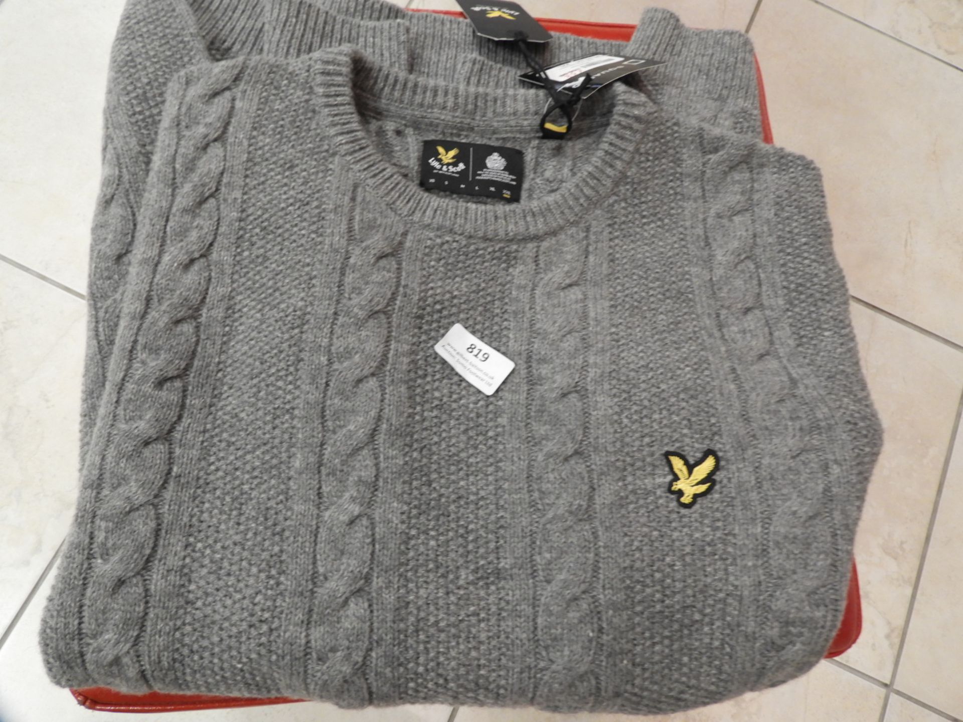*Lyle & Scott Knitted Pullover Size: XL