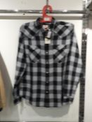 *Levi Mens Shirt Size: Medium