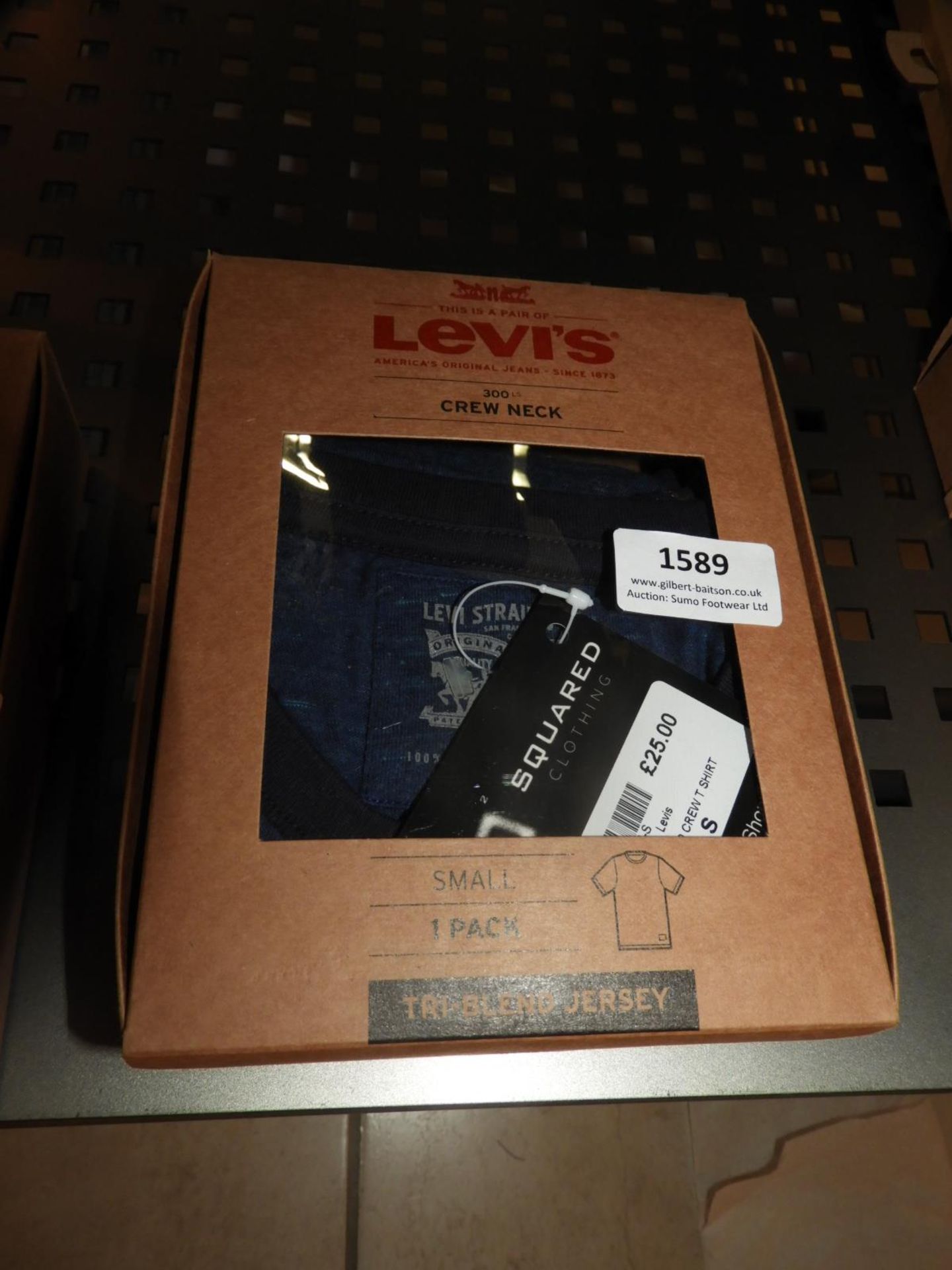 *Levi Crew Neck Comfort Fit T-Shirt Size: Small