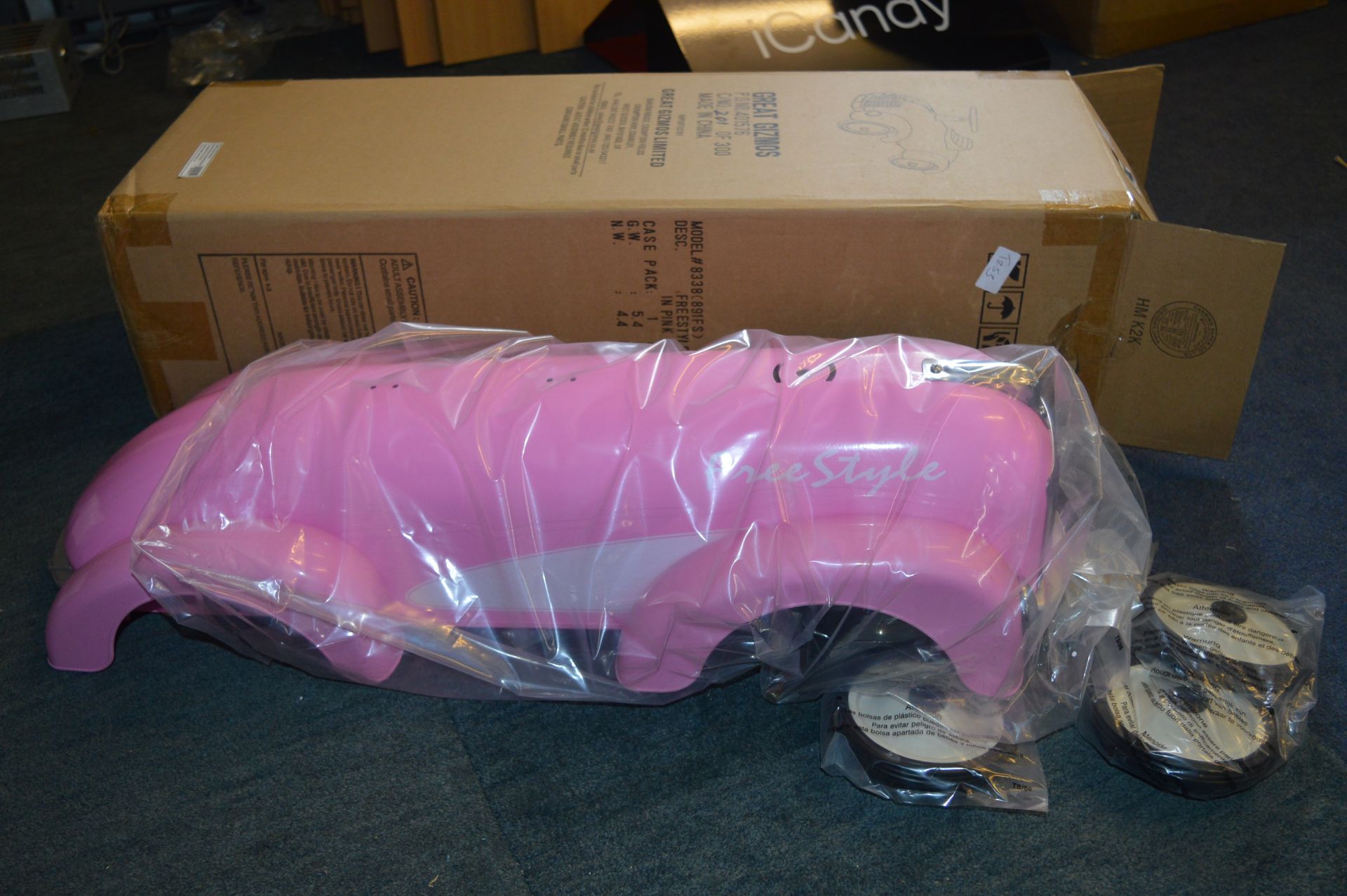 *Great Gizmo Pink Freestyle Ride-On Car