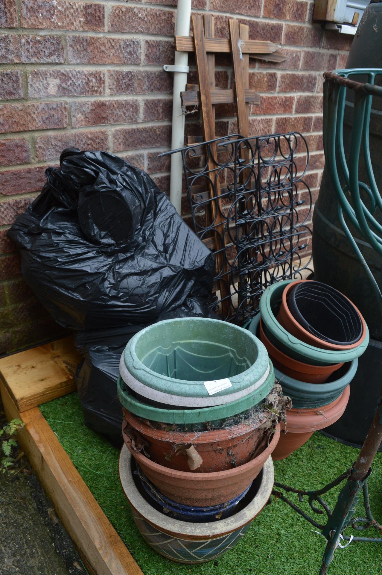 Quantity of Garden Planters and Plastic Plant Pots