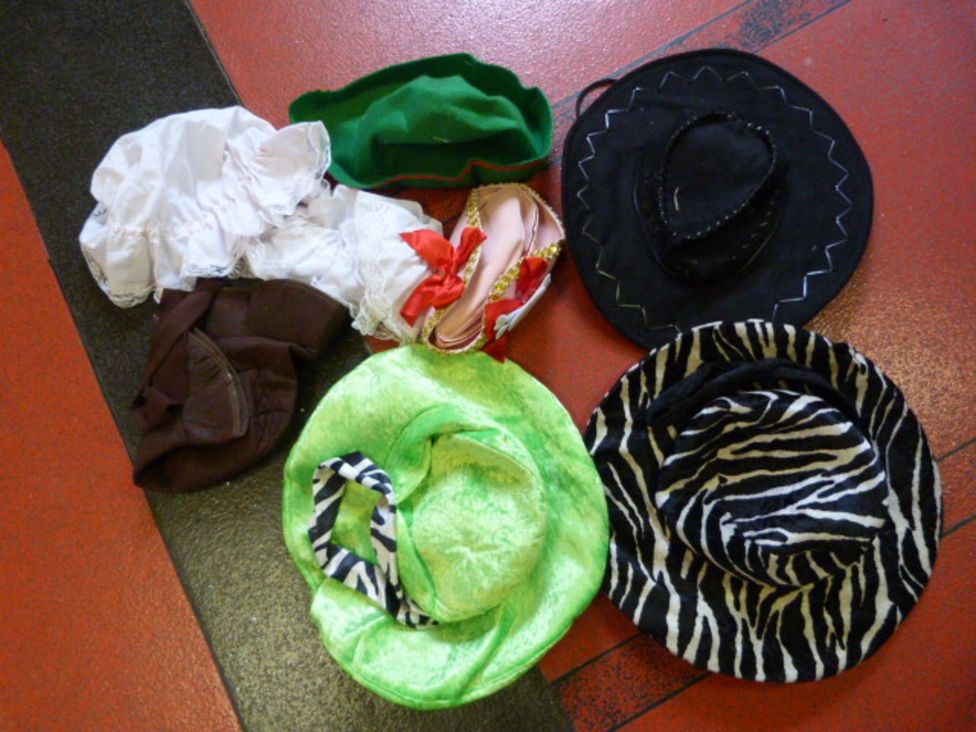 *Mixed Lot of Fancy Dress Hats and Bonnets