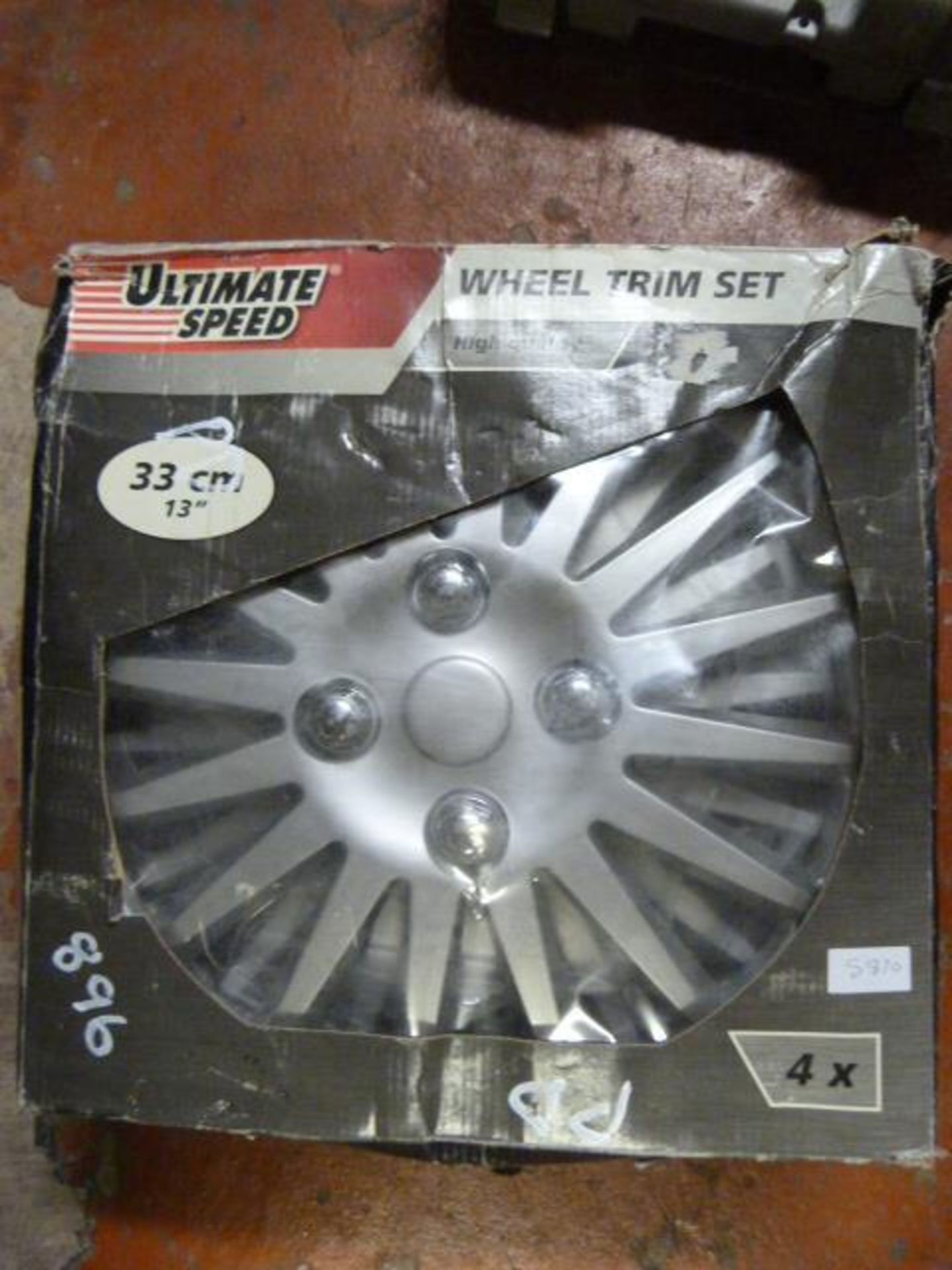 Ultimate Speed 33cm Wheel Trim Set