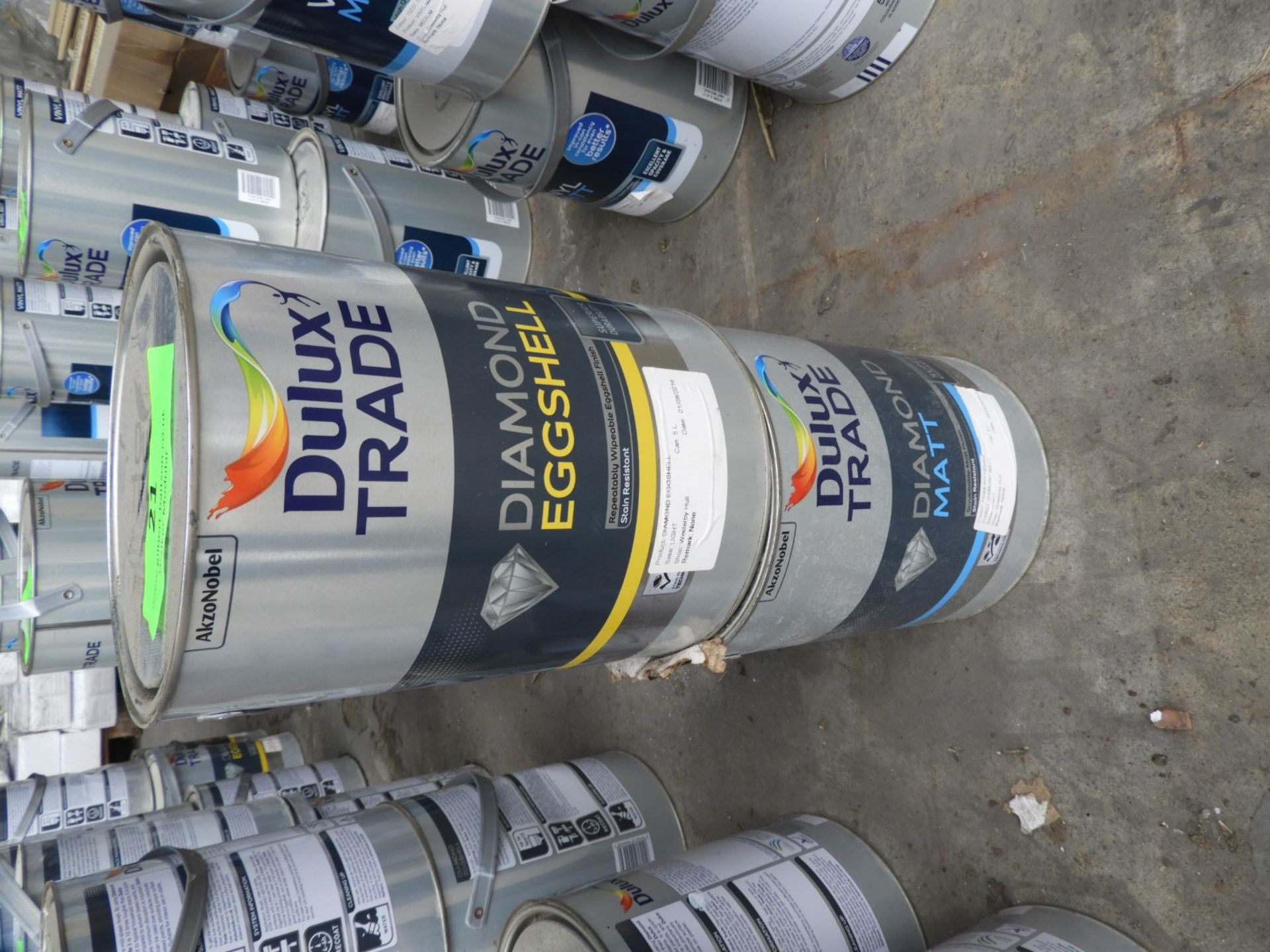 *2x 5L of Dulux Trade Paint (1x Diamond Eggshell,1x Diamond Matt Emulsion)