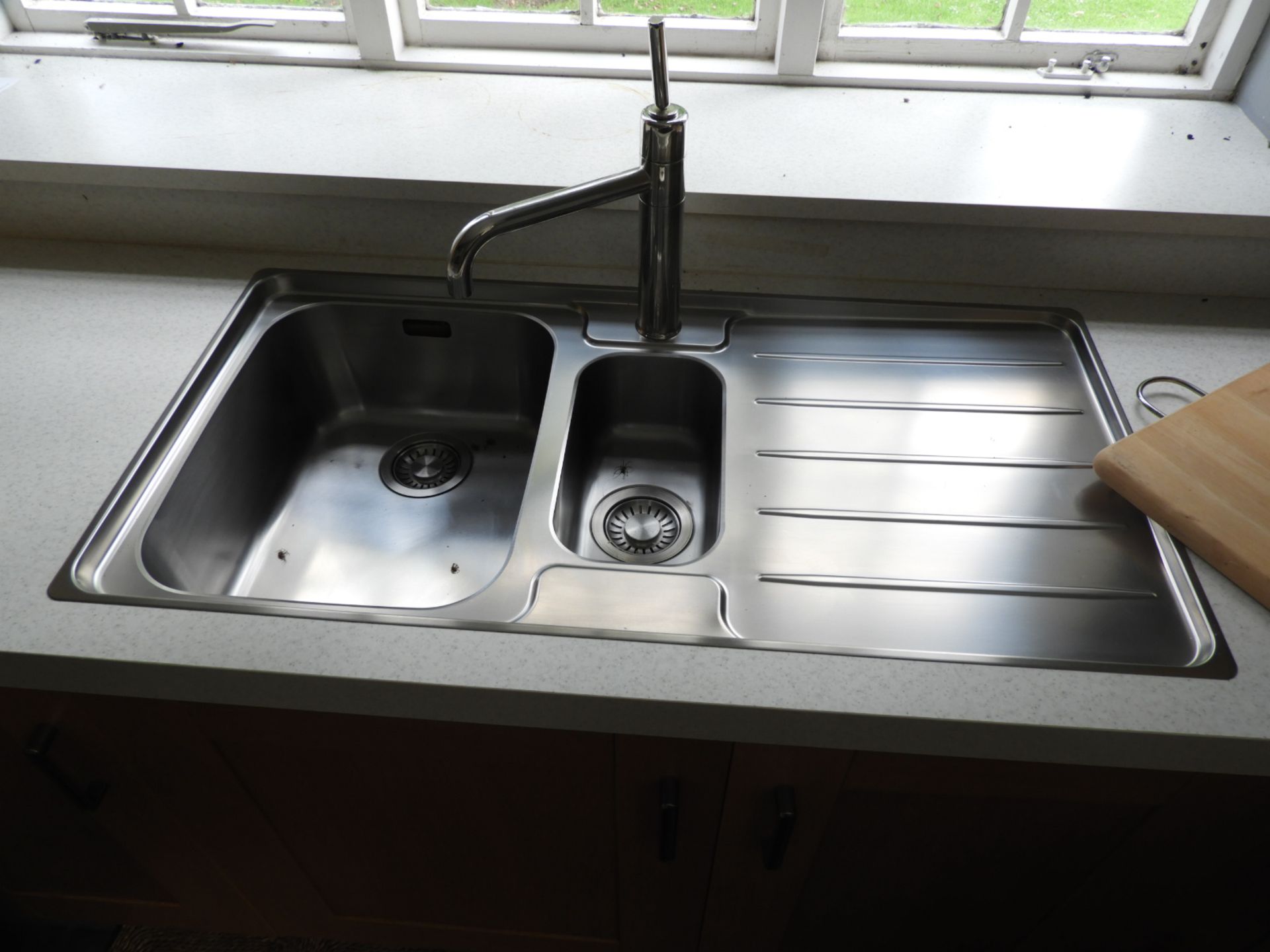 *Sheraton Display Kitchen in Golden Oak Finish with Neff Extraction Canopy & S/S Sink - Image 3 of 6