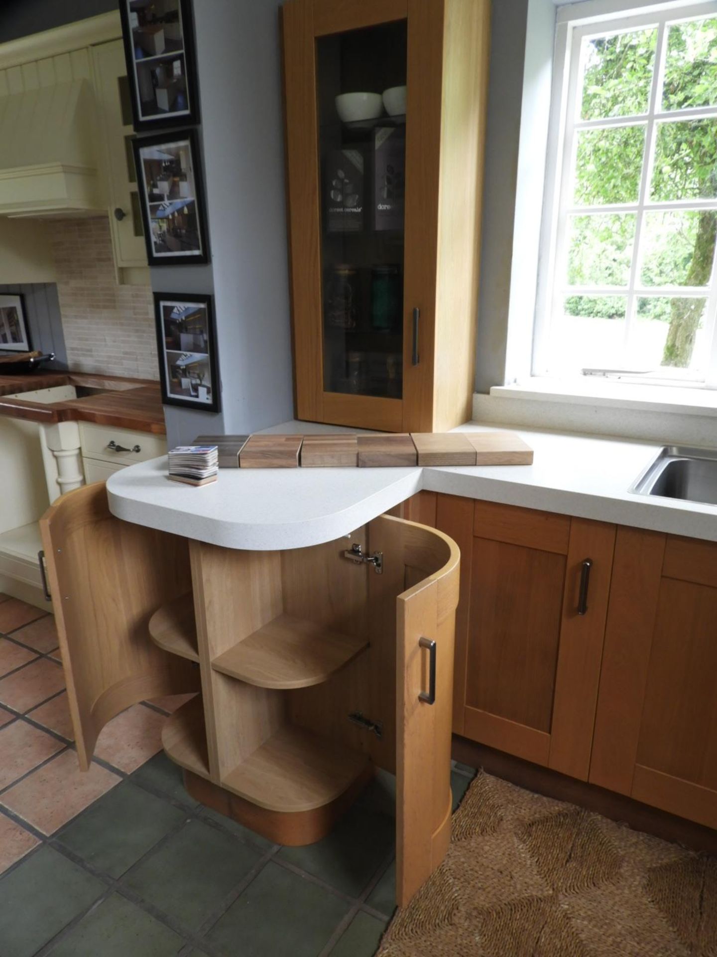 *Sheraton Display Kitchen in Golden Oak Finish with Neff Extraction Canopy & S/S Sink - Image 5 of 6