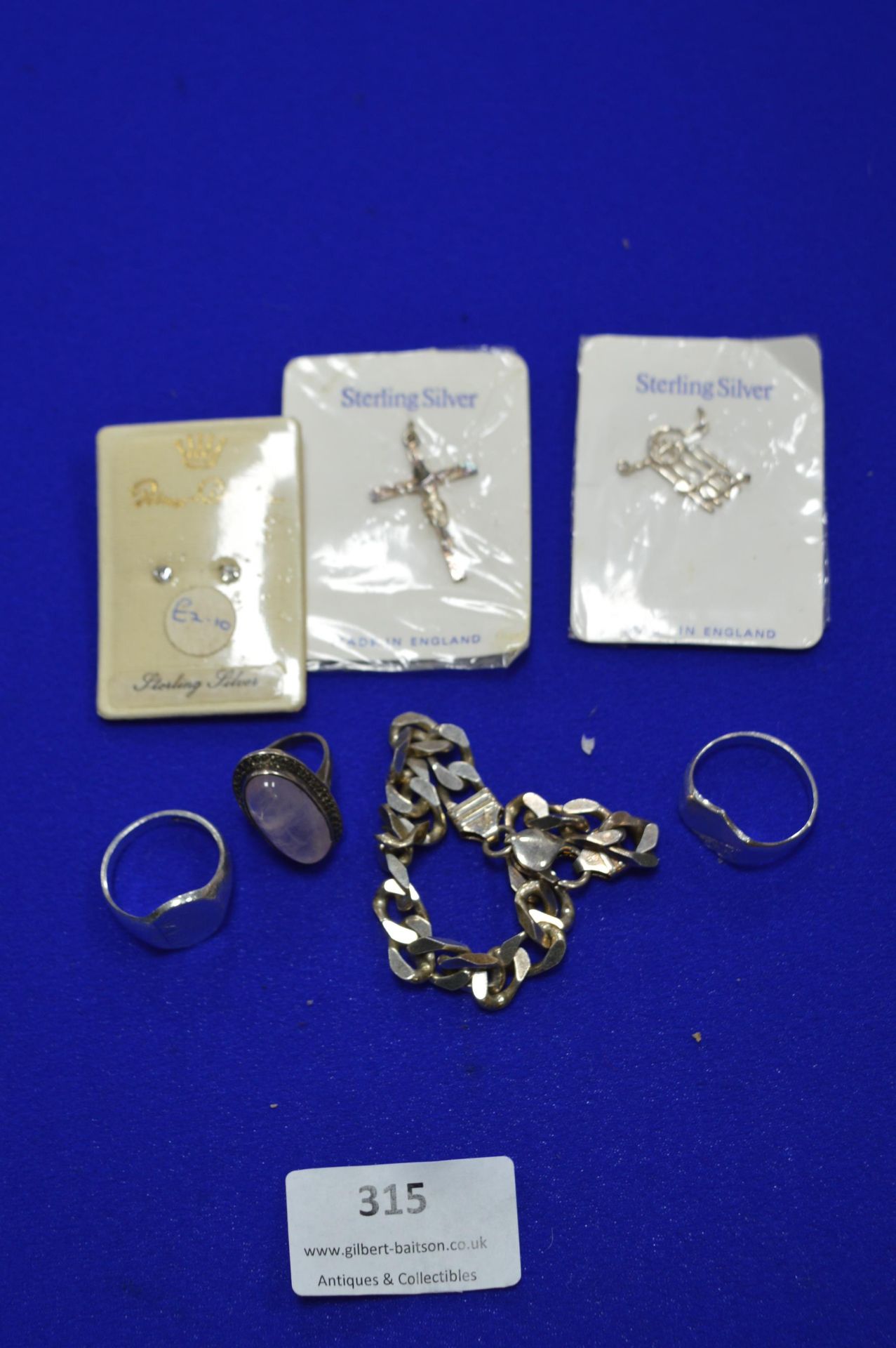 Quantity of Sterling Silver Rings, Brooches, etc.