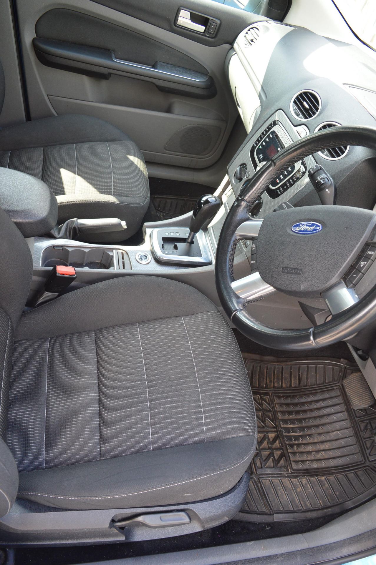 Ford Focus Titanium 1.6 Automatic Reg:LT10 LTZ, MOT: March 2020 - Full Service History - Image 3 of 4