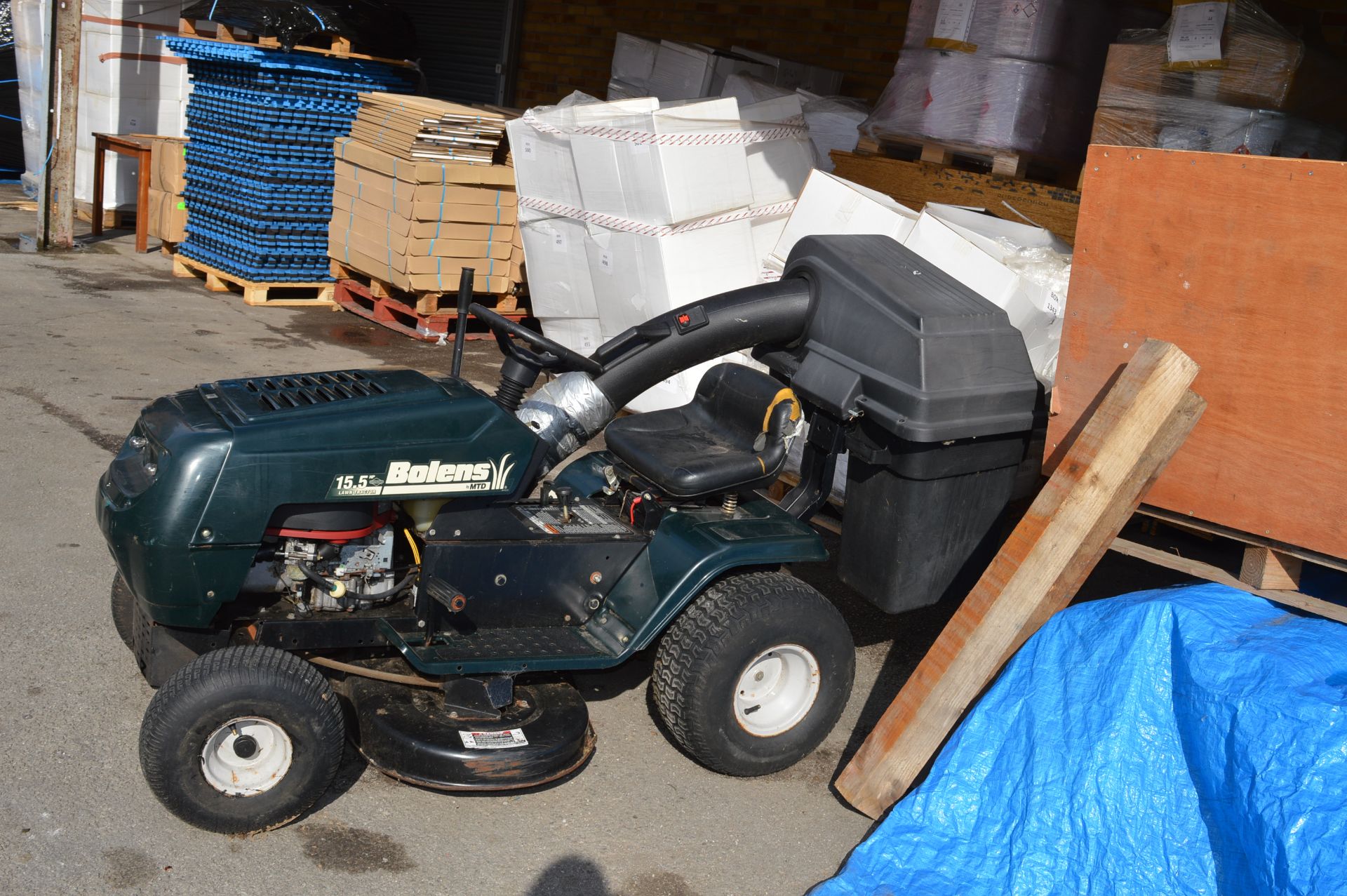 Bolens Lawn Tractor 15.5hp (in full working order) - Image 2 of 2