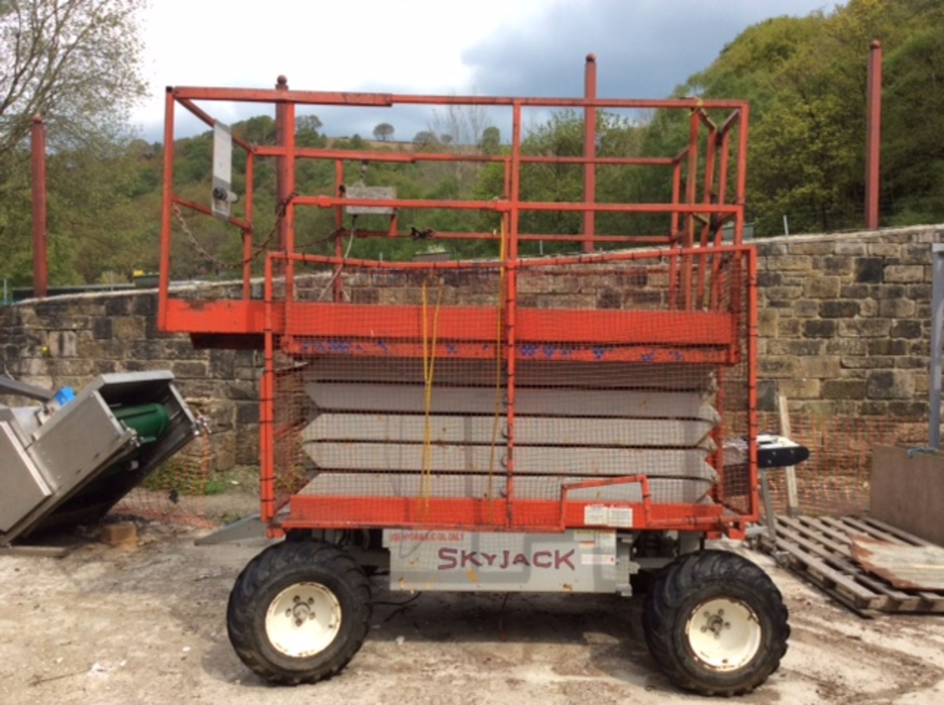 *Skyjack access platform, 36' with Slide out Platform, No Batteries - Image 3 of 3