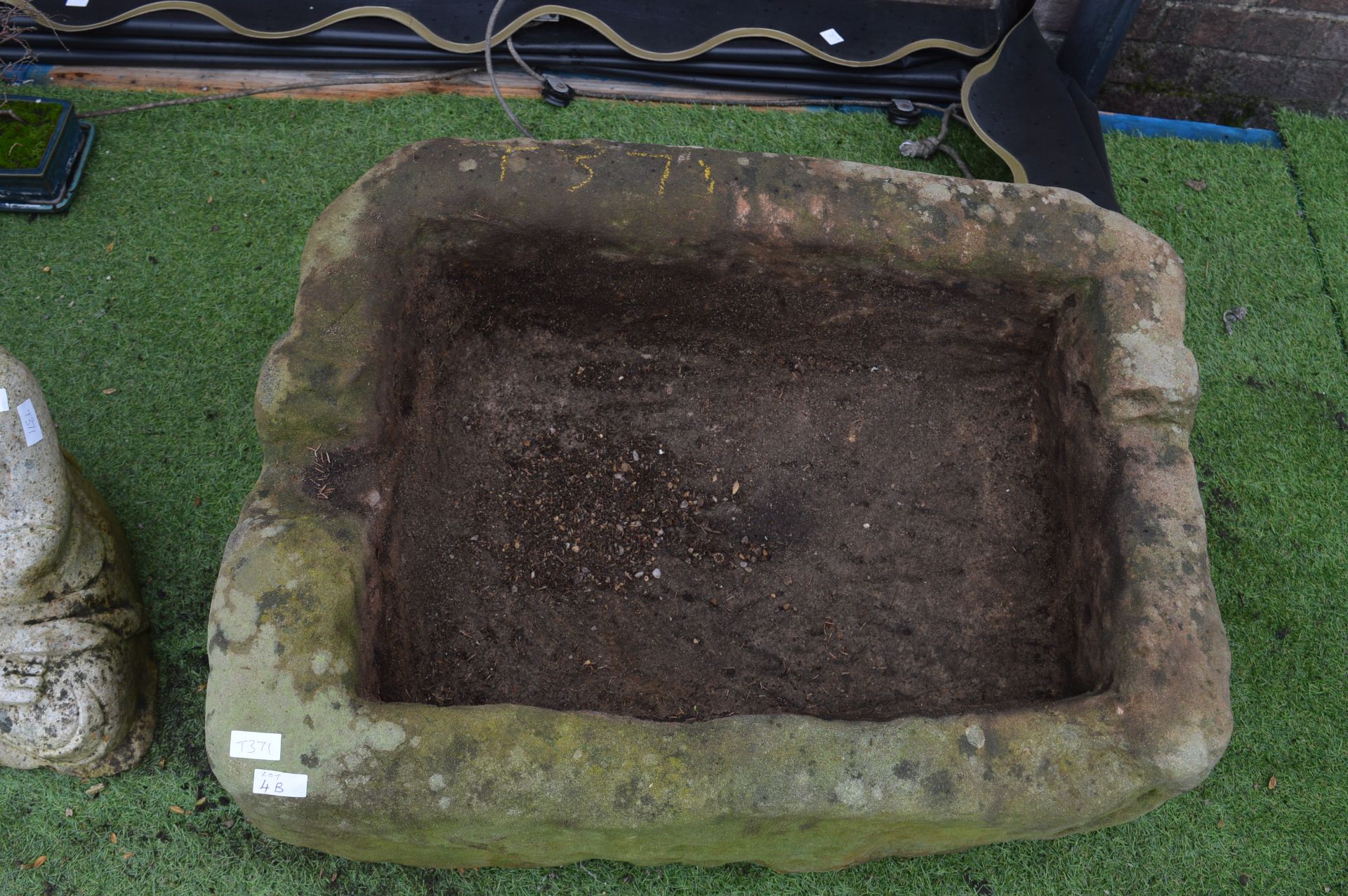 Stone Trough 75cm x 55cm - Image 2 of 2