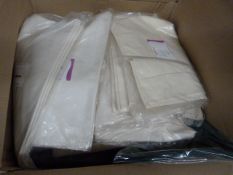 *126 Table Runners (11x Bottle, 23x Ivory & 92 Lilac)