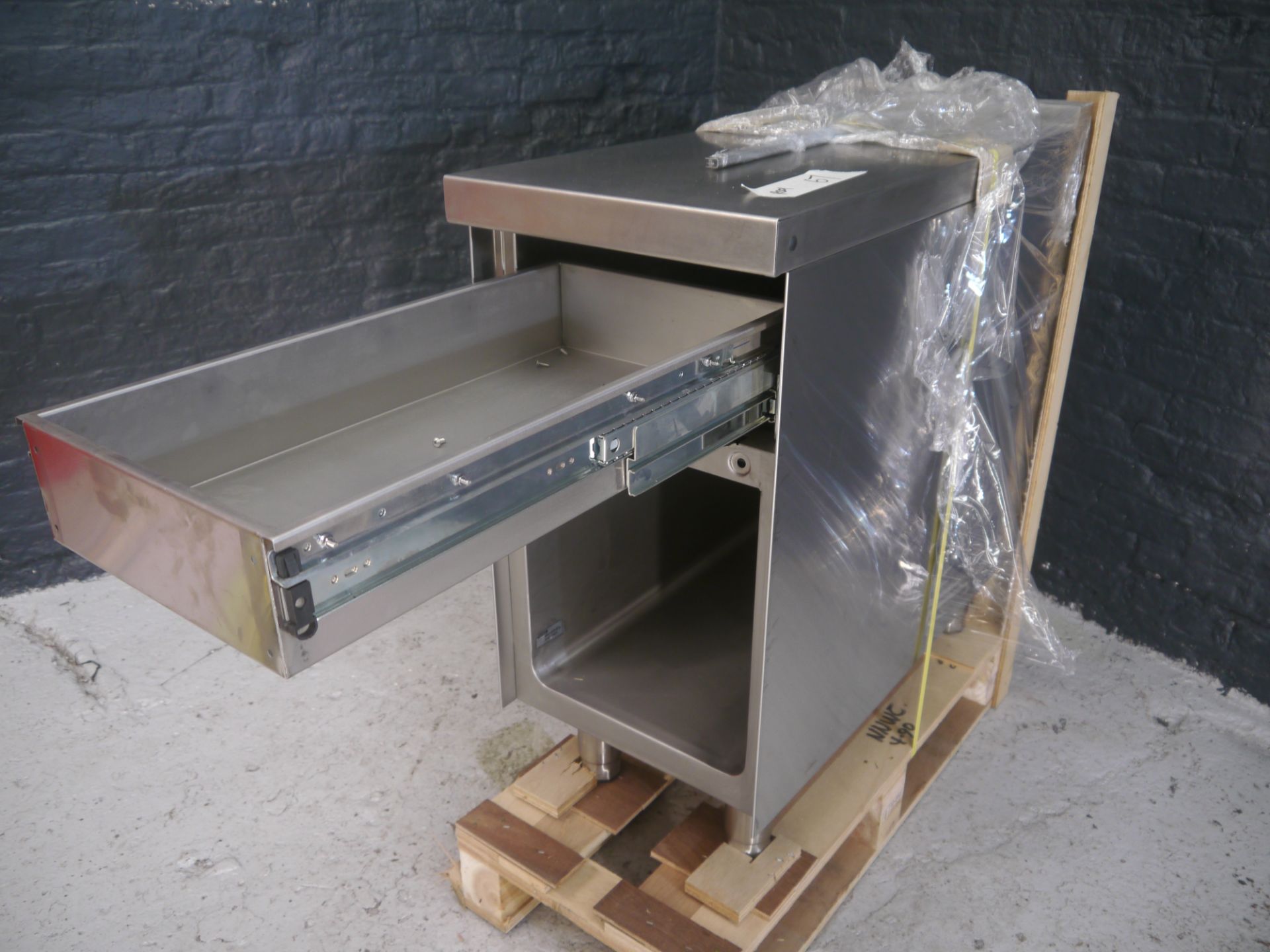 *NAYATI: NEW Prep Table NNWC 4-90 Prep table with drawer in new condion 400 x 900 x 850. list - Image 2 of 2