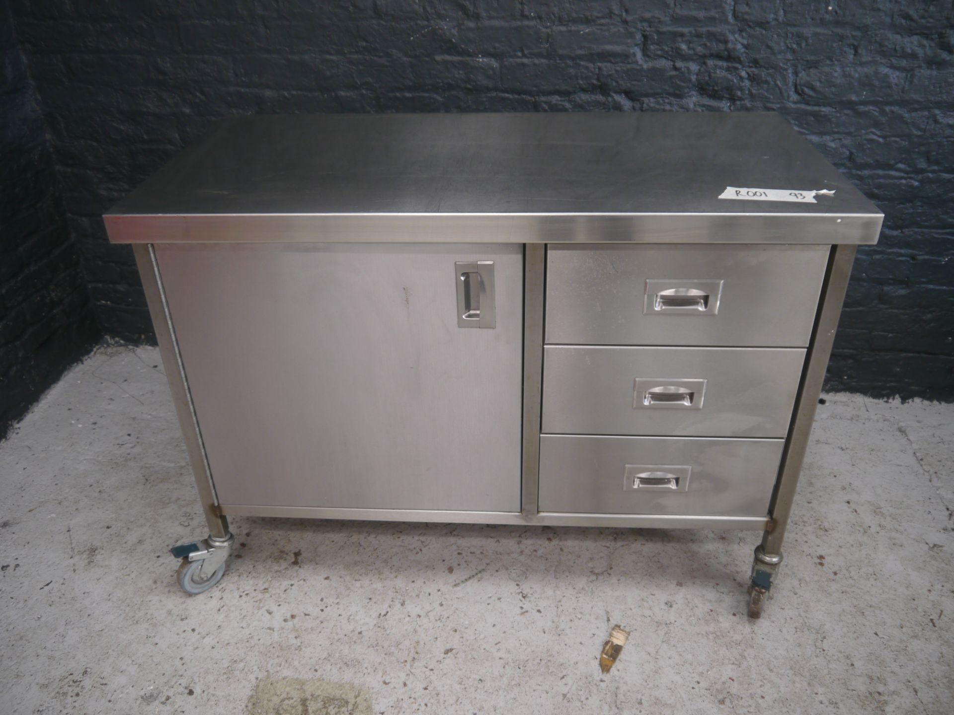 * Mobile Cupboard Mobile prep table / cupboard with drawers on castors in good condition. 1200 x 600 - Image 3 of 5