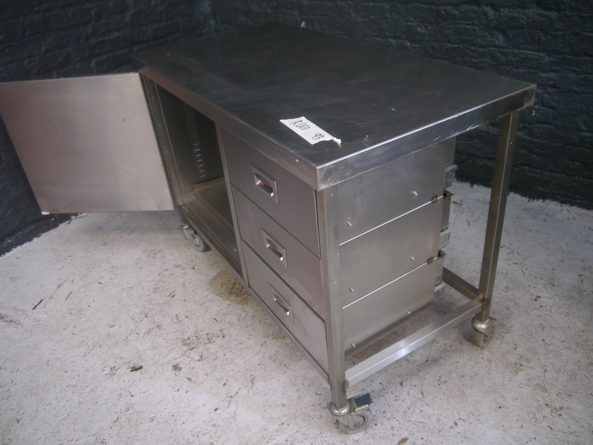 * Mobile Cupboard Mobile prep table / cupboard with drawers on castors in good condition. 1200 x 600 - Image 5 of 5