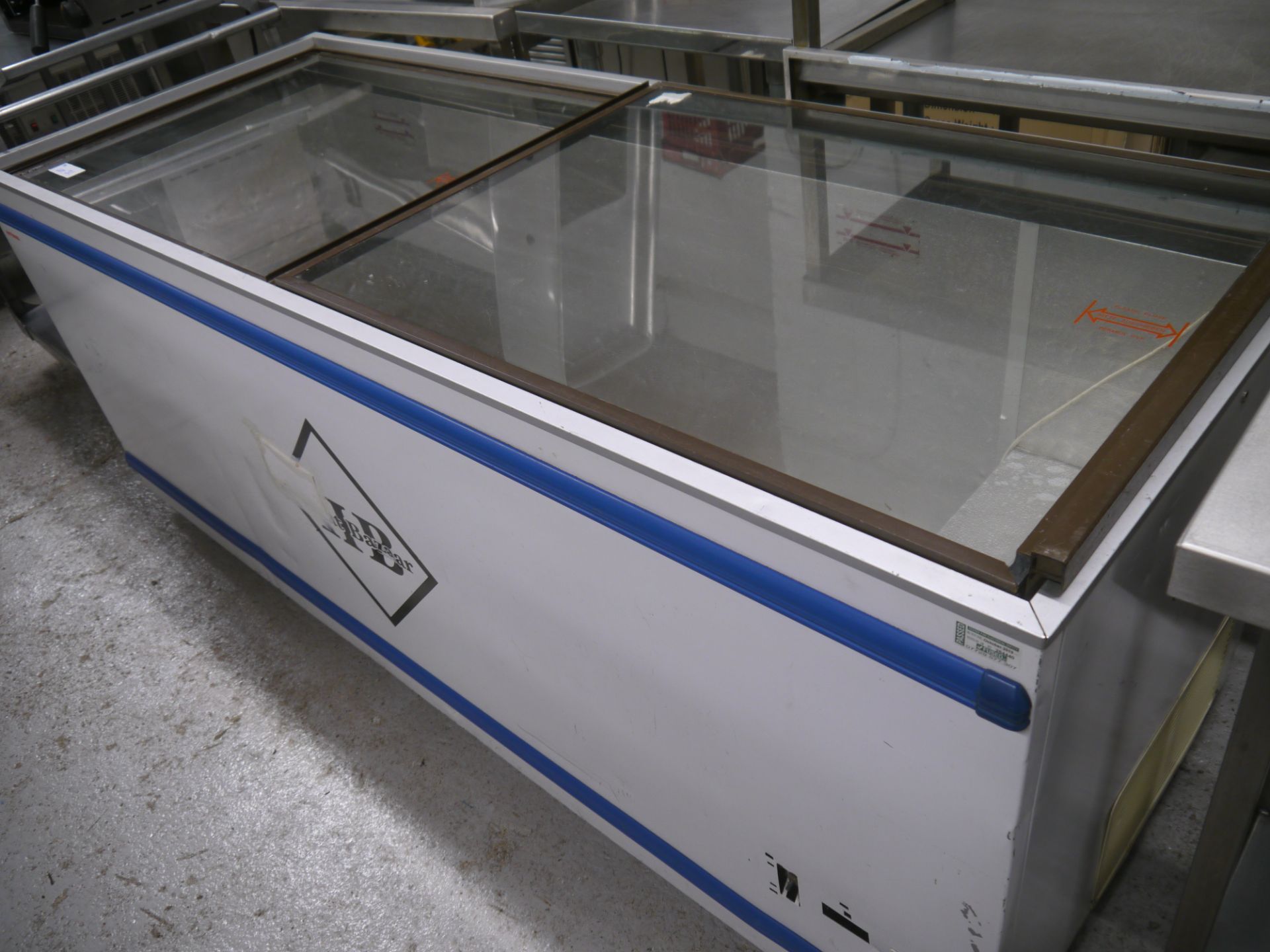 *AHT: Glass top display and storage chest freezer SALTZBURG Glass top display and storage chest